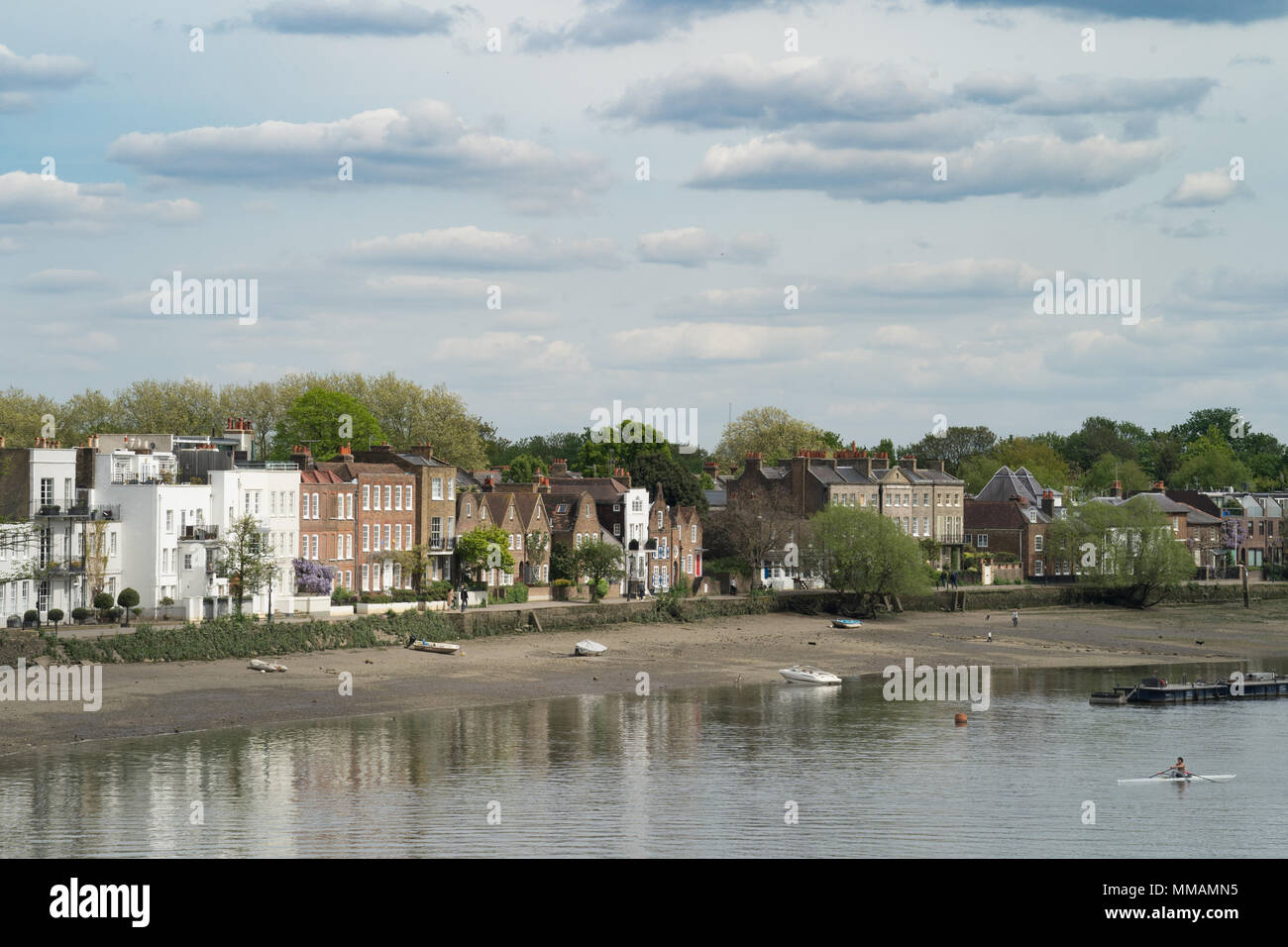 Vue sur la Tamise vers 75015 prises de Kew Bridge. Date de la photo : le jeudi 3 mai 2018. Photo : Roger Garfield/Alamy Banque D'Images