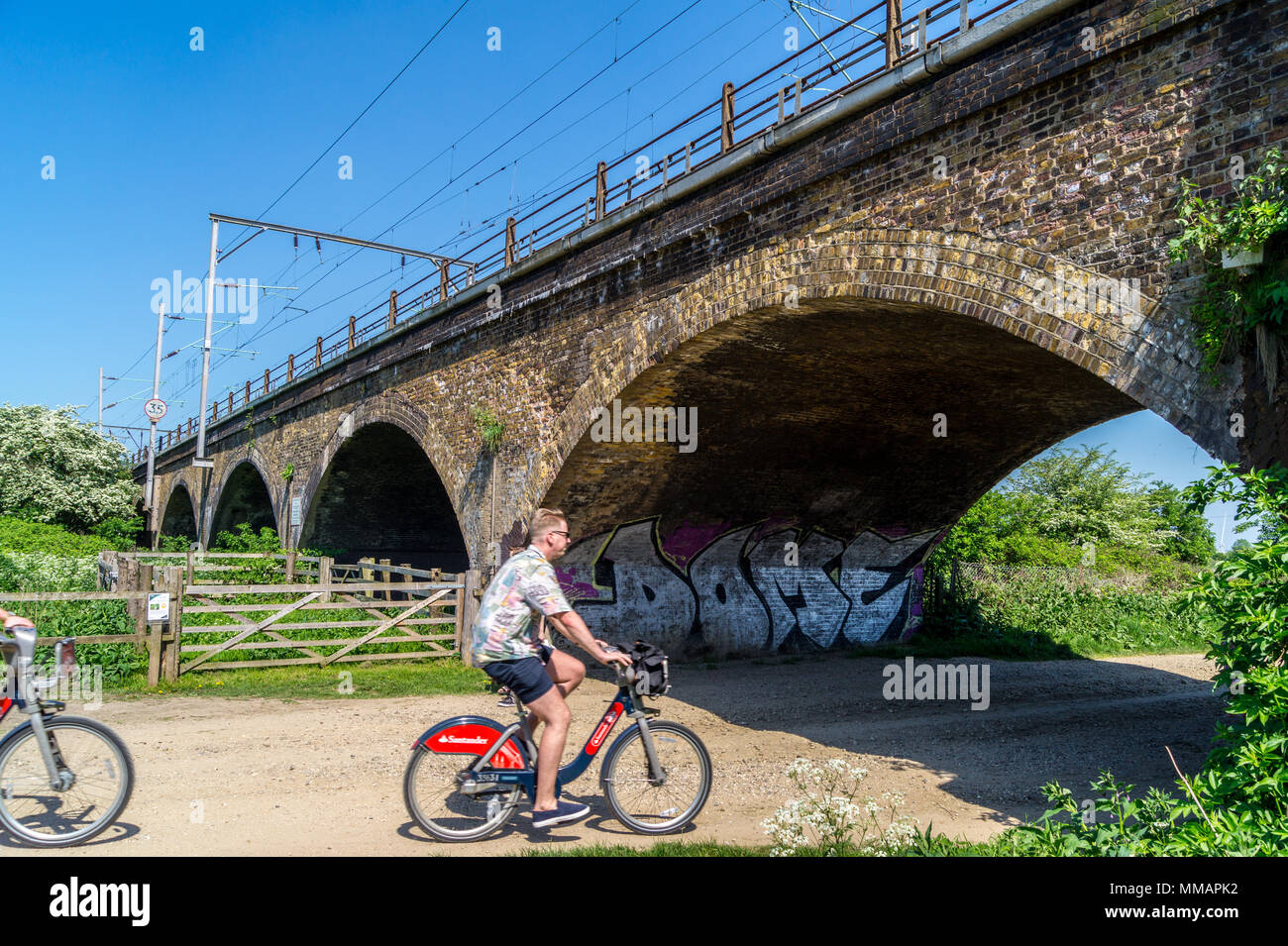Arches de chemin de fer utilisés par A.V. Re pour assembler le Roe triplan 1, premier avion britannique, en 1909, les marais de Walthamstow, London England Banque D'Images