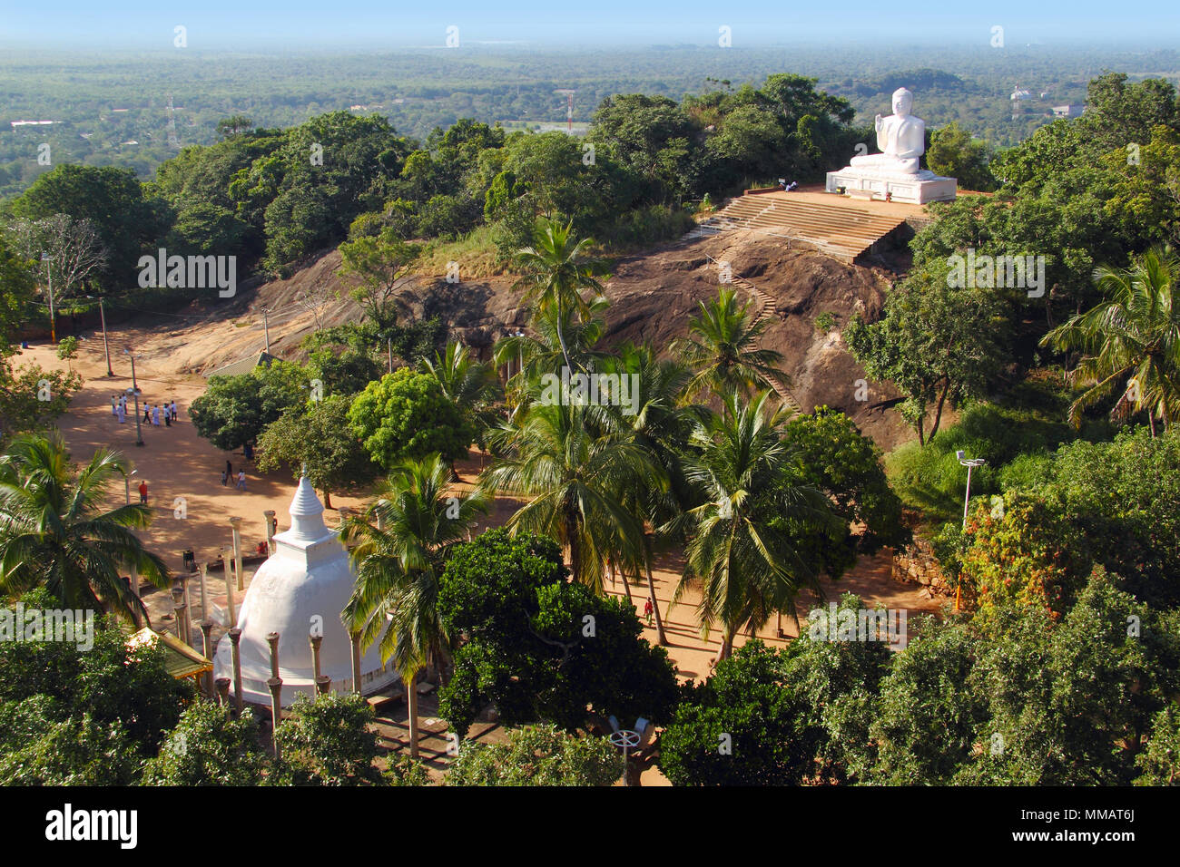 Vue aérienne de temple bouddhiste à Mihintale (Sri Lanka) Banque D'Images Vue aérienne de temple bouddhiste à Mihintale (Sri Lanka) Banque D'Images