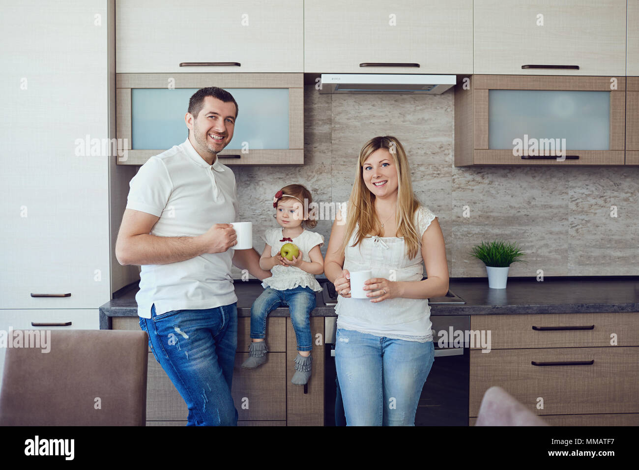 Famille heureuse dans la cuisine. Banque D'Images