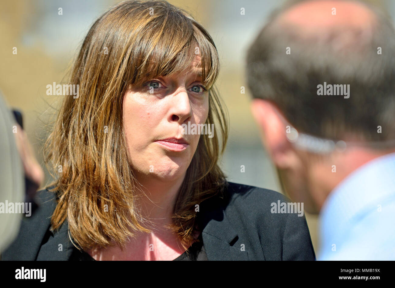 Jess Phillips MP (Travail : Birmingham Yardley) interviewé sur College Green, Westminster Banque D'Images