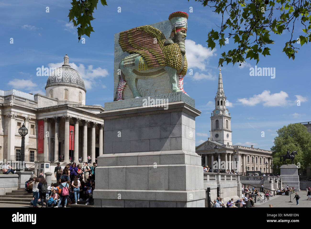 La Quatrième Commission 12e socle par le maire de Londres art intitulée 'L'ennemi invisible ne devrait pas exister" par l'artiste Michael Rakowitz, à Trafalgar Square, le 9 mai 2018, à Londres, en Angleterre. Commencé en 2006, la sculpture recrée plus de 7 000 objets archéologiques volés dans le Musée de l'Iraq pendant la guerre, il y a détruit ou ailleurs. Ces était d'undes Lamassu, une divinité ailée qui gardé Nergal Gate à l'entrée de la ville antique de la ville assyrienne de Ninive (Mossoul, Irak) qui a été détruit par ISIS en 2015. Le Lamassu, qui a le même encombrement que la quatrième P Banque D'Images