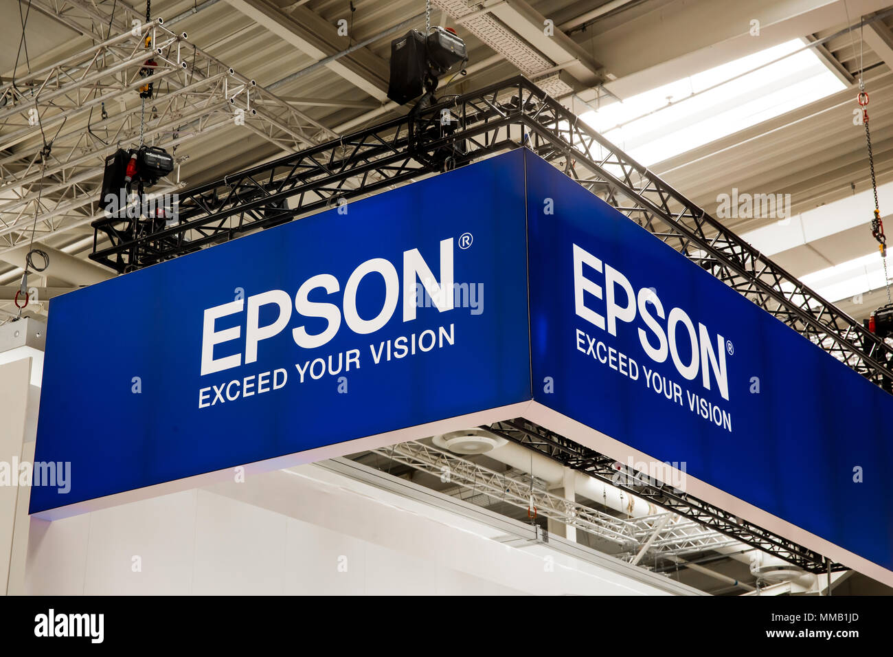 Hanovre, Allemagne - Avril 2018 : Logo Epson signer sur le stand stand sur Messe de Hanovre, Allemagne Banque D'Images