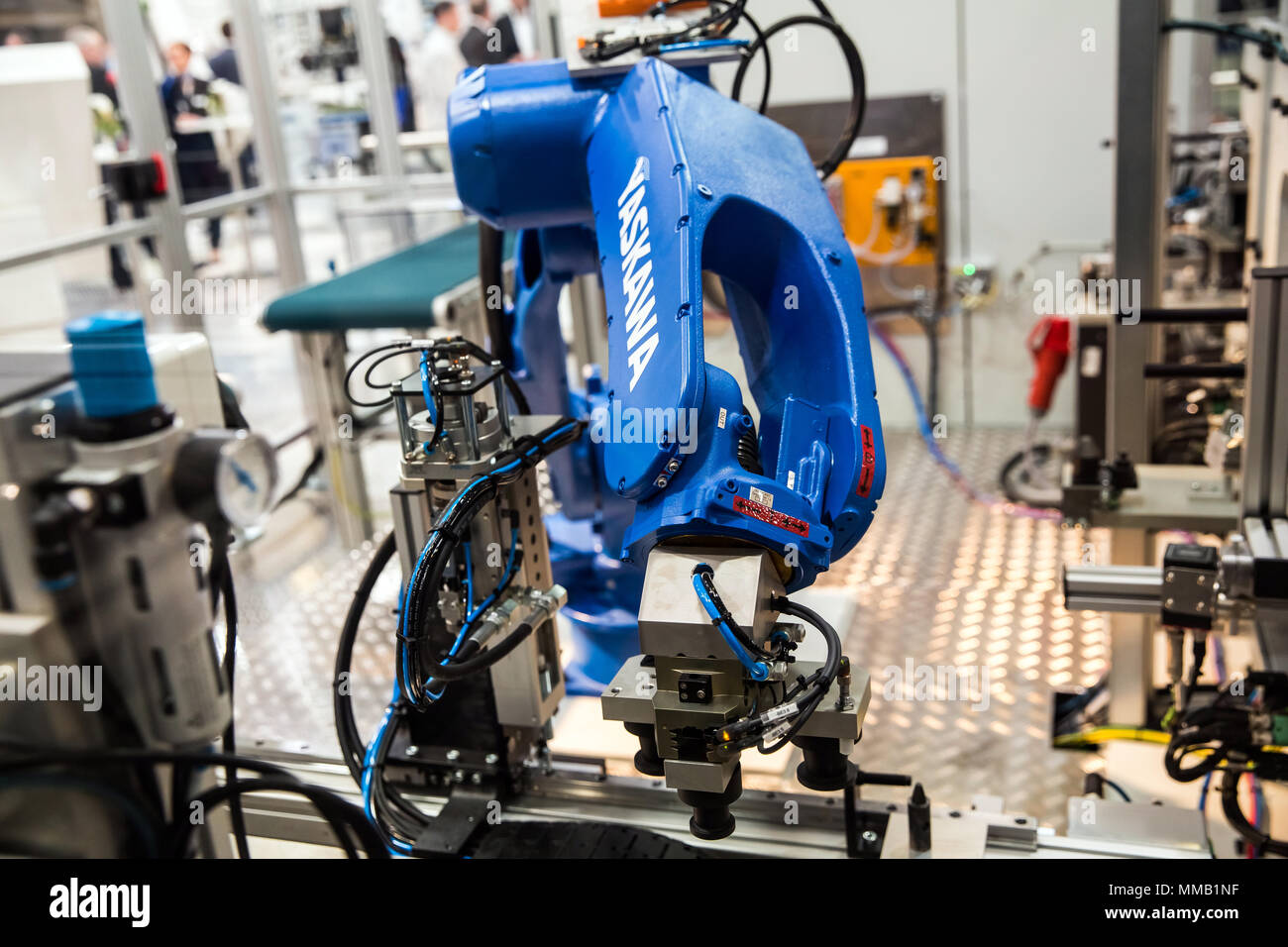 Hanovre, Allemagne - Avril 2018 : bras de robot Yaskawa sur Messe de Hanovre, Allemagne Banque D'Images