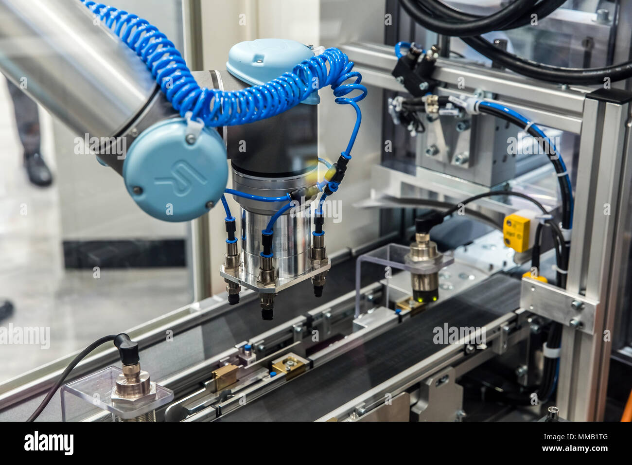Hanovre, Allemagne - Avril 2018 : Universal Robots présentant des exemples montrent comment des robots UR flexible et peut être utilisé pour tous les besoins et Banque D'Images