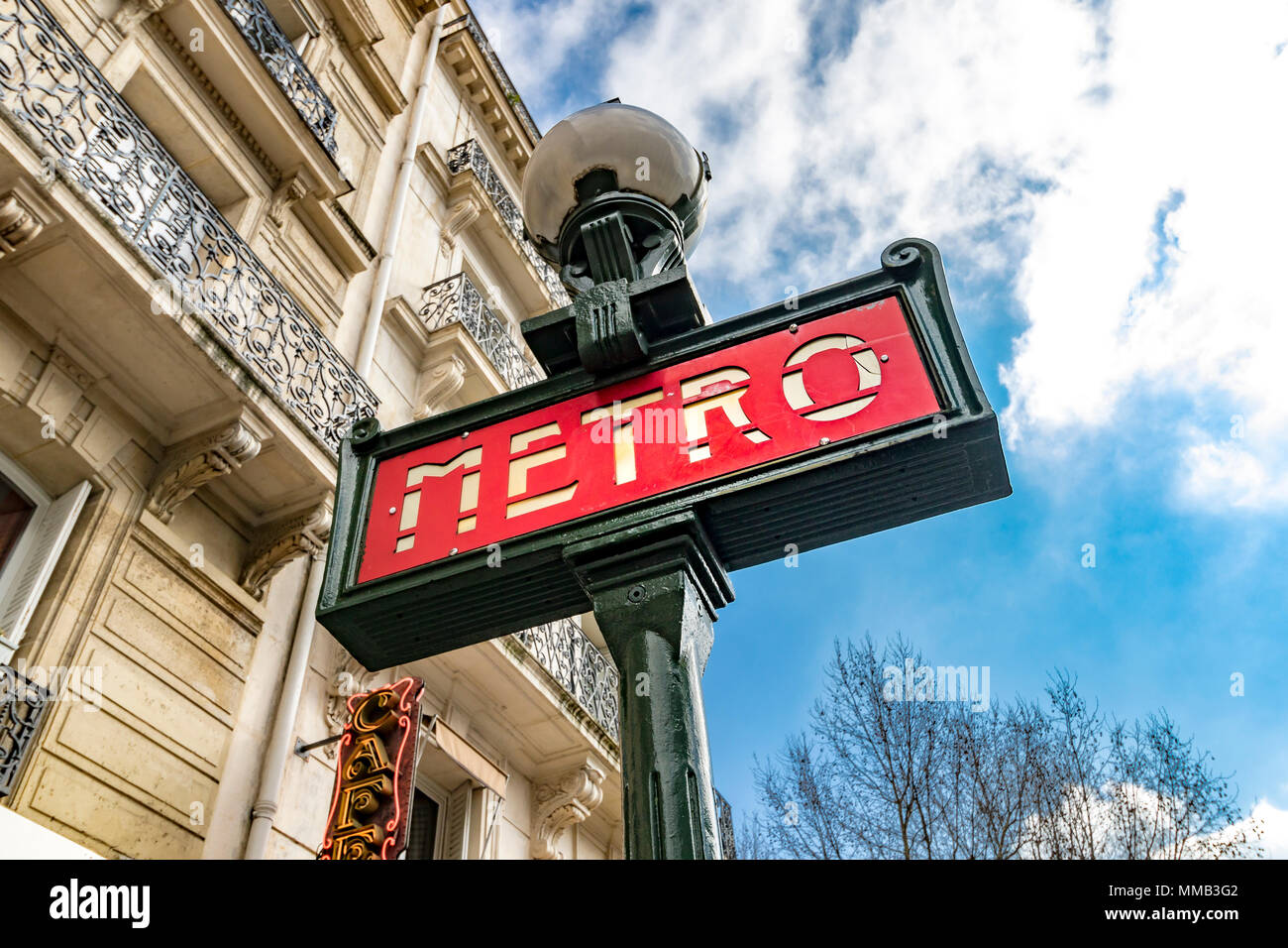Paris Métro signe sur le Boulevard Saint-Germain Banque D'Images