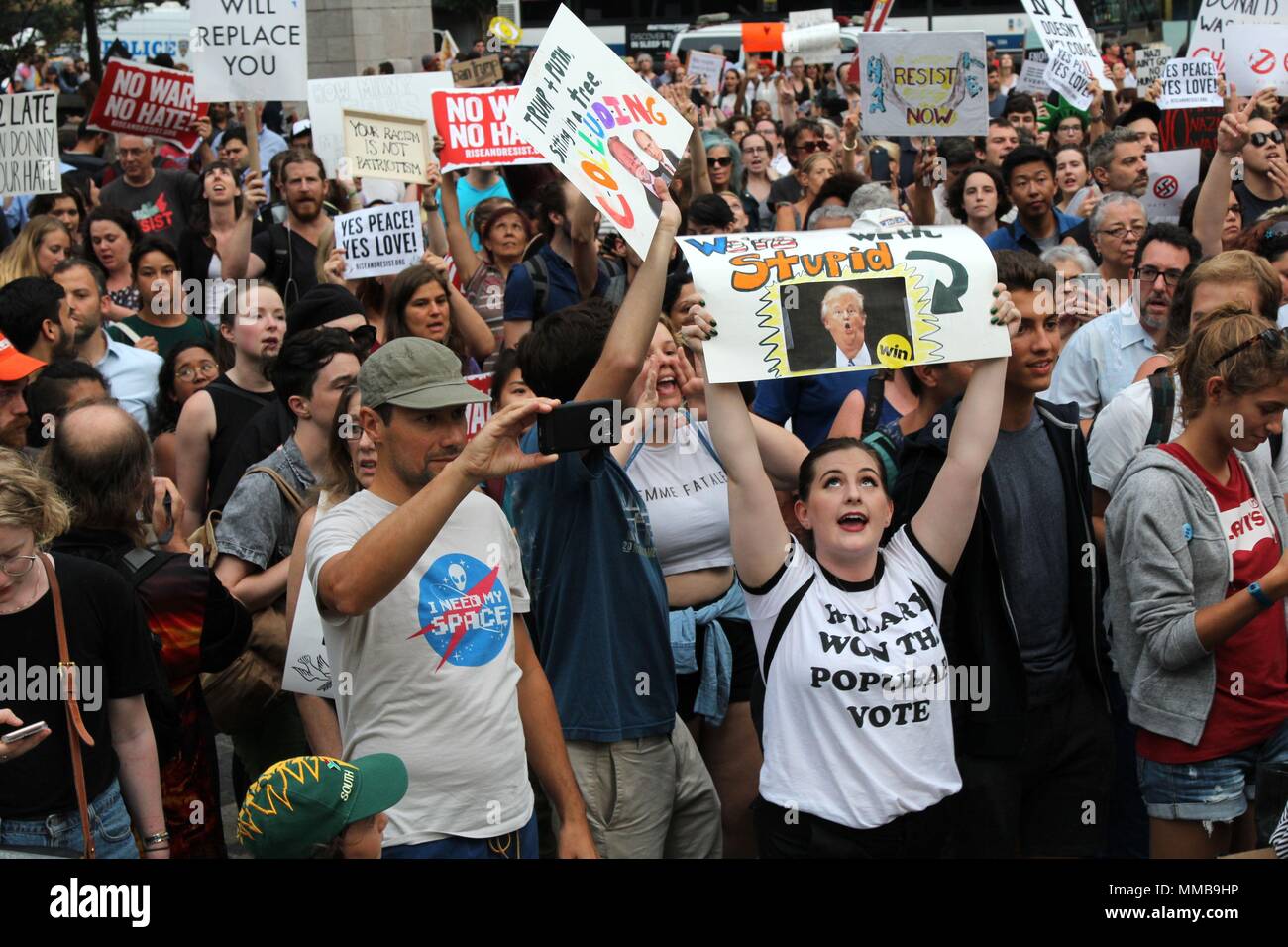 Des actions de protestation contre l'atout de Donald première année de présidence, New York, USA. © 2018 Ronald G. Lopez/DigiPixsAgain.us/Alamy Live New Banque D'Images