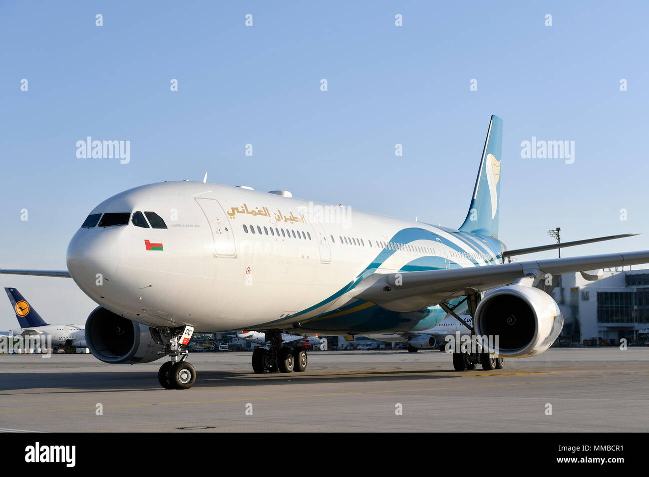 Oman, Airways, A330, 200, 330-200, avion, avion, avion, Rampe, position, déminage, en rouleau, Satellit, Terminal 2, l'aéroport de Munich, le MUC, Allemagne, Banque D'Images