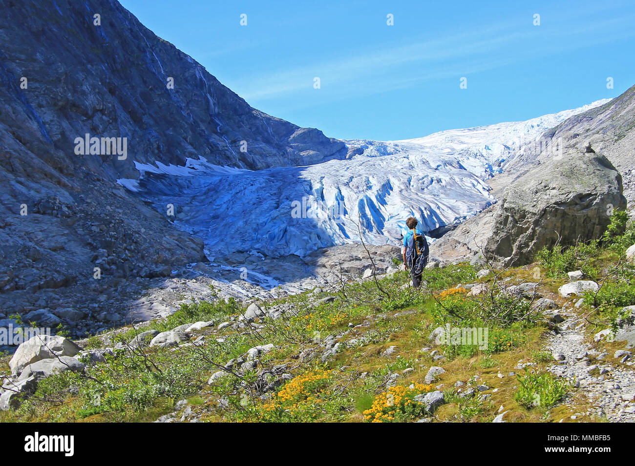 Un guide de montagne Randonnées à Fabergstolsbreen, un bras du glacier du  grand glacier Jostedalsbreen, Norvège, Europe Photo Stock - Alamy