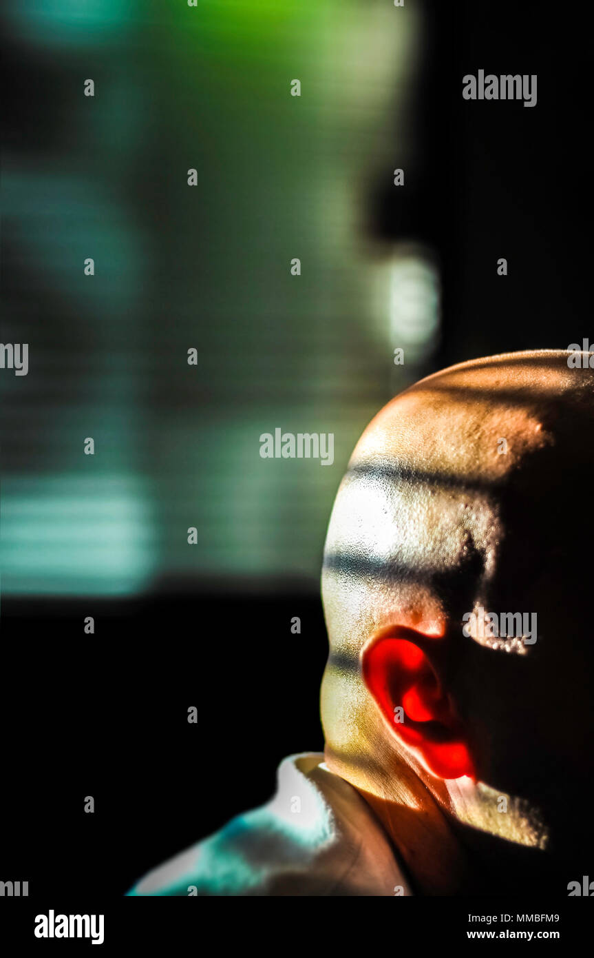 Personne inconnue sans visage en secret situation, réunion ou en prison donner des informations ou à la négociation. Copier l'espace. Banque D'Images