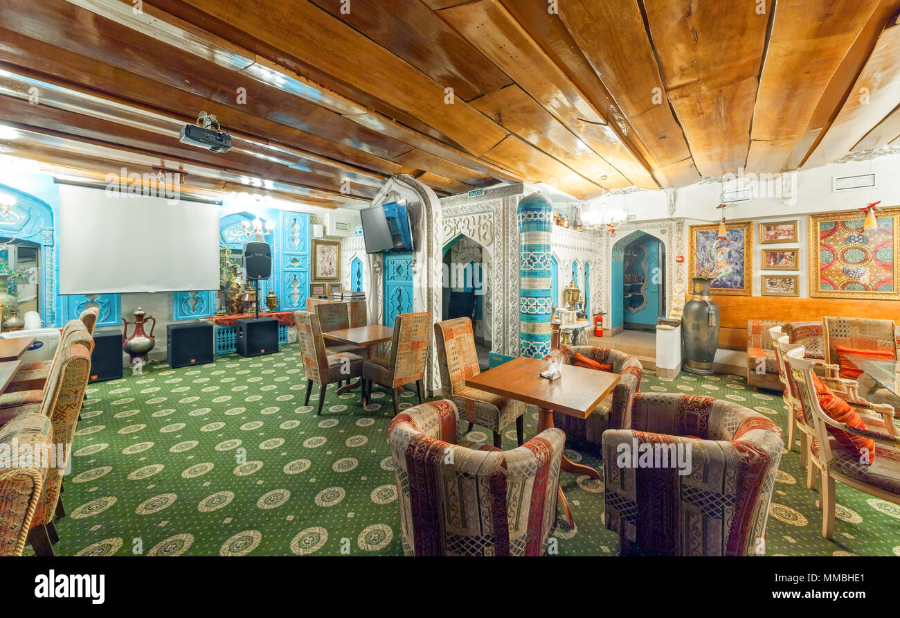 Moscou - AOÛT 2014 : l'intérieur de luxe bar karaoké - 'VINYL'. Le hall est décoré dans un style oriental, Arabe Banque D'Images