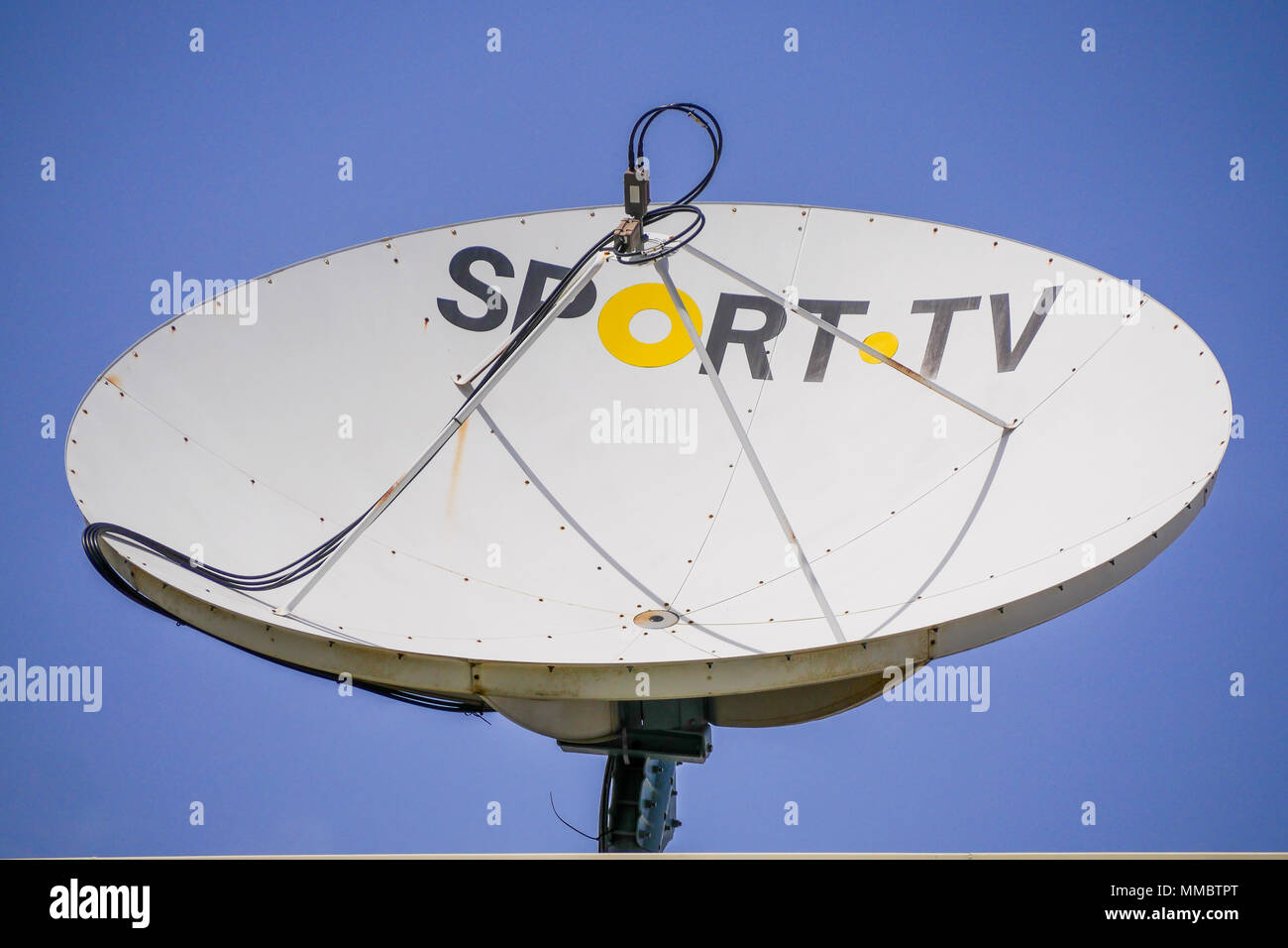 L'antenne de transmission, diffusion TV Sport company, Parc des Nations,  Lisbonne, Portugal Photo Stock - Alamy