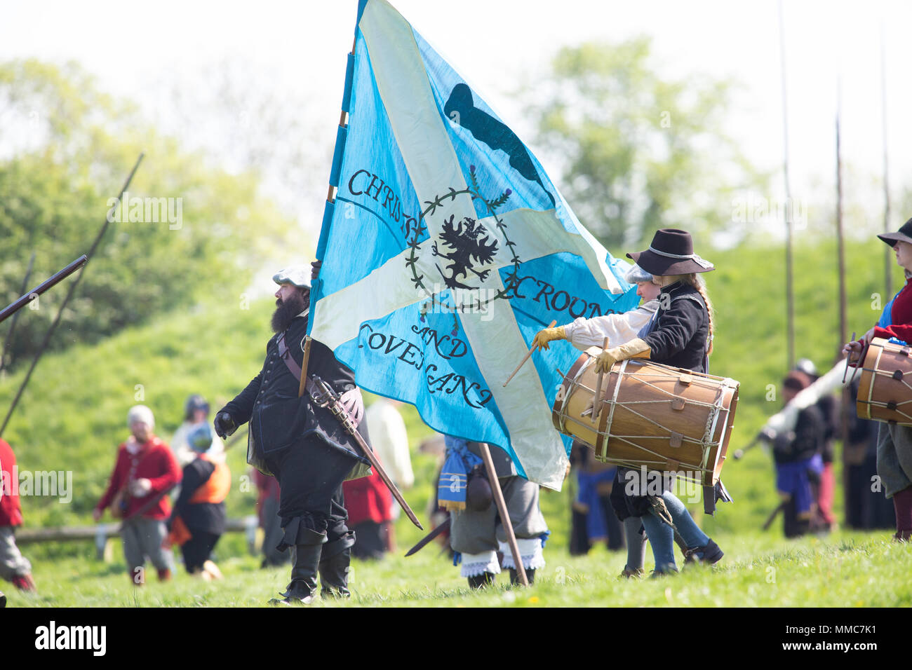 Les piques et piller les cas à la reconstitution d'une guerre civile a eu lieu à la Queens bougeoir, Newark, England, UK Banque D'Images