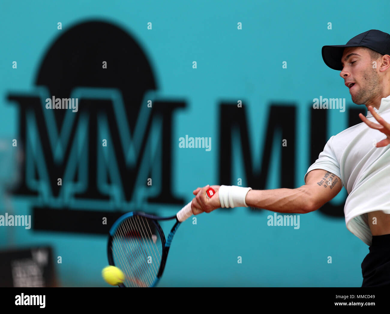 Madrid, Espagne. 10 mai, 2018. Borna Coric de Croatie en action contre Dominic Thiem de l'Autriche dans son troisième match pendant six jours de la Mutua Madrid Open Tennis Tournament à la Caja Magica. Credit : Manu Haiti/SOPA Images/ZUMA/Alamy Fil Live News Banque D'Images