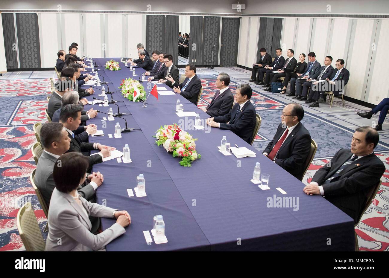 Tokyo, Japon. 10 mai, 2018. Le Premier ministre chinois Li Keqiang rencontre des chefs ou représentants de partis d'opposition du Japon à Tokyo, Japon, le 10 mai 2018. Crédit : Li Tao/Xinhua/Alamy Live News Banque D'Images