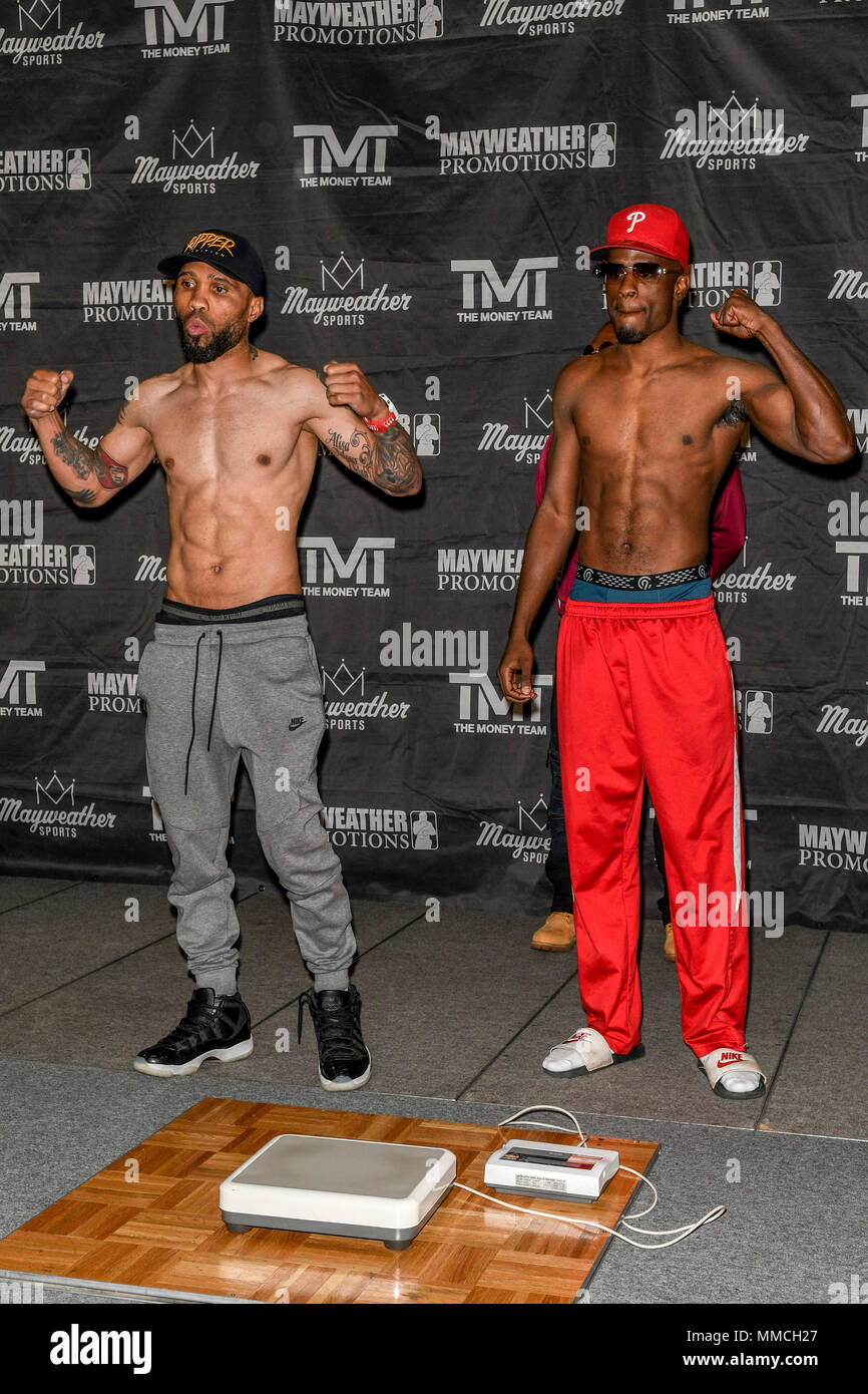 Las Vegas, NV, USA. 10 mai, 2018. Ishe Smith et Tony Harrison Premier Boxing Champions pèsent dedans à Sam's Town Hotel & Gambling Hall à Las Vegas, Nevada le 10 mai 2018. Credit : Damairs Carter/media/Alamy Punch Live News Banque D'Images