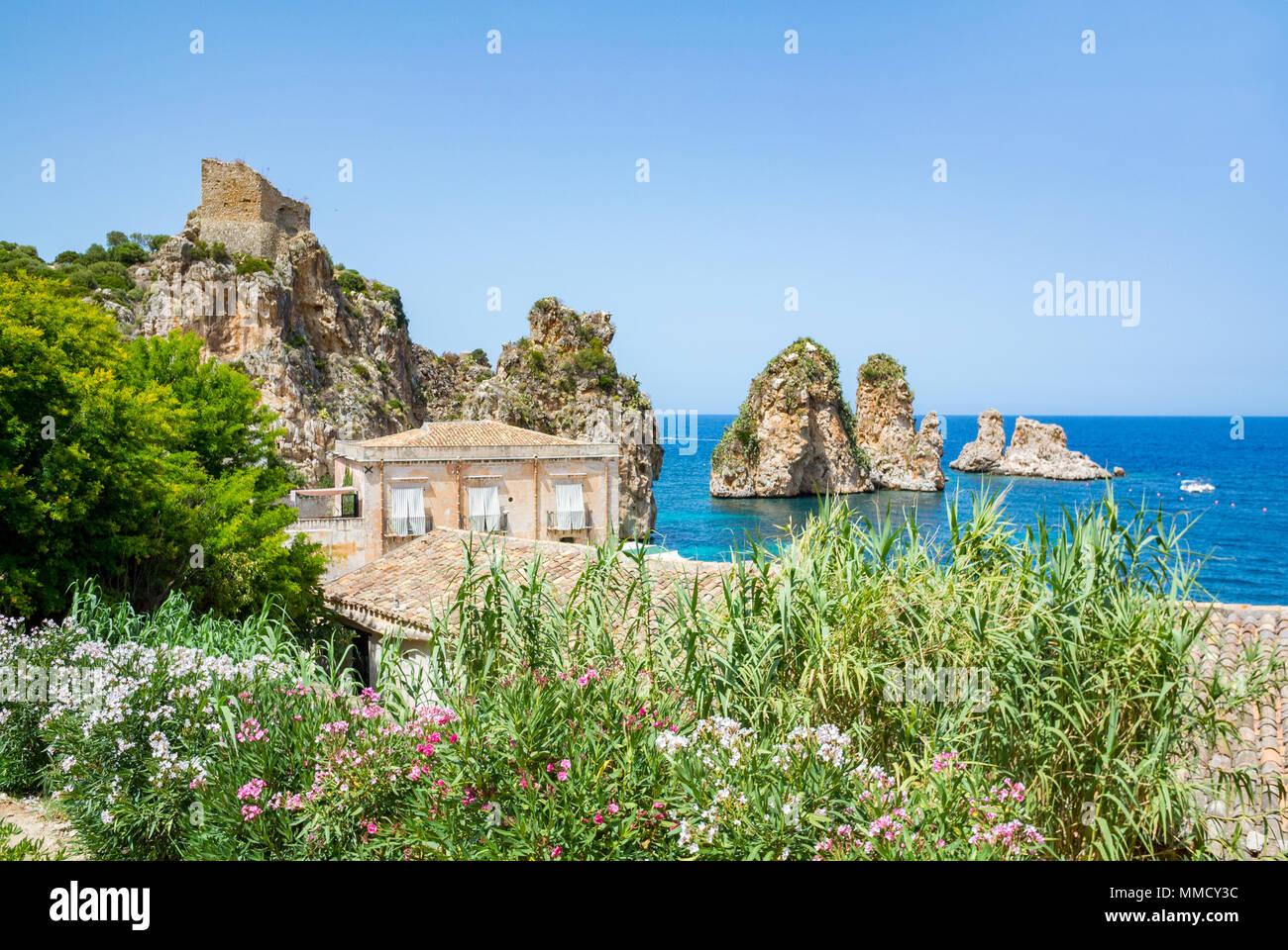 La Tonnara de Scopello (Tonnara di Scopello) vieux bâtiments de transformation du thon, Castellammare del Golfo, en Sicile Banque D'Images