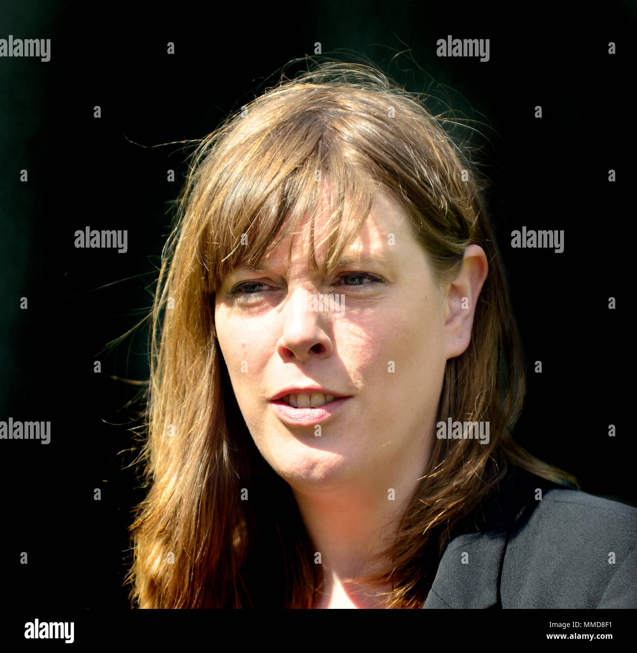 Jess Phillips MP (Travail : Birmingham Yardley) interviewé sur College Green, Westminster Banque D'Images