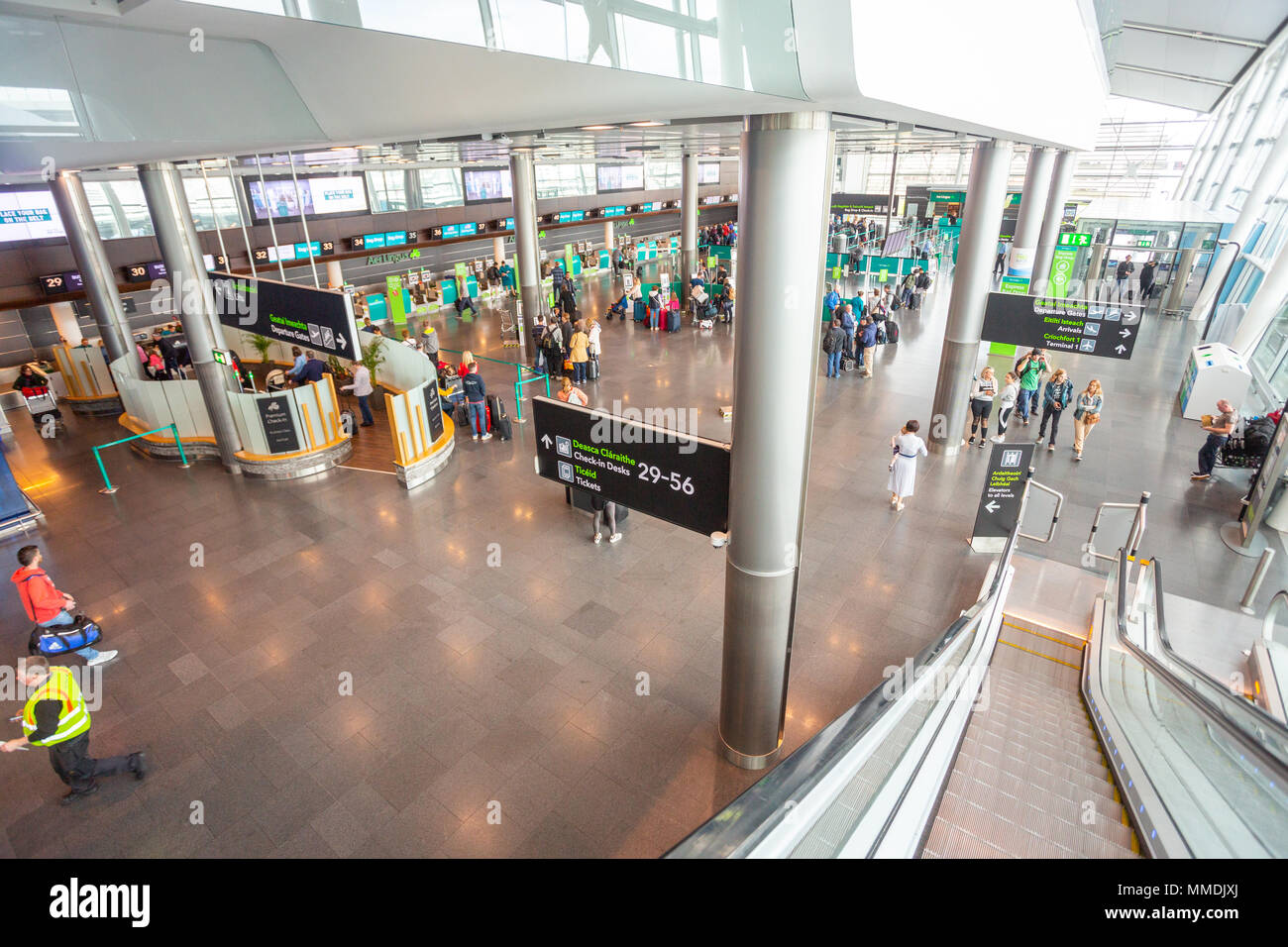 Dublin, Irlande - 8 mai 2018 : Le nouveau Terminal 2 de l'aéroport de Dublin en Irlande. Donnant sur l'atrium principal. Banque D'Images