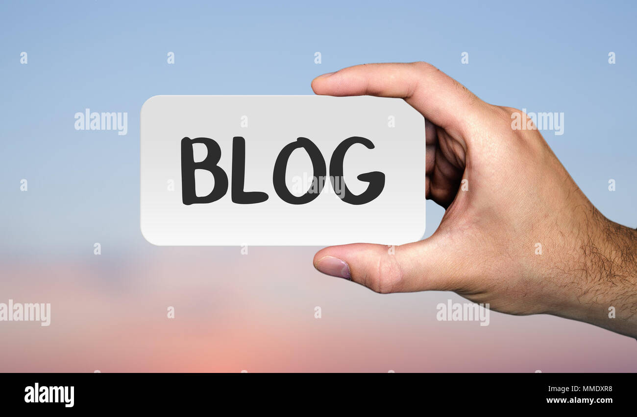 Hand holding placard avec Word blog. Concept de communication. Stock Photo. Banque D'Images