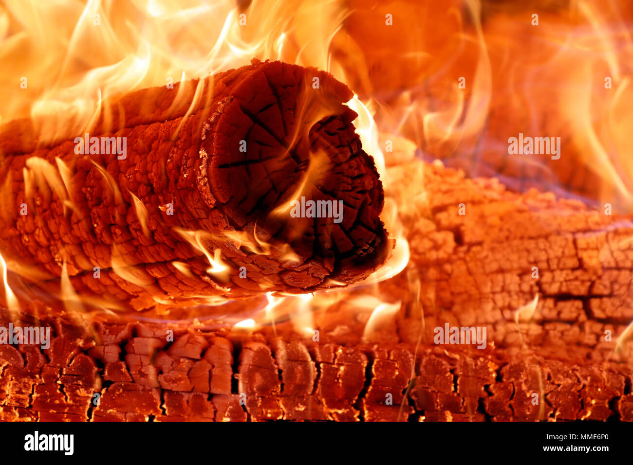 Close-up de la combustion du bois de chauffage. Fils du bac. Le Vietnam. Banque D'Images