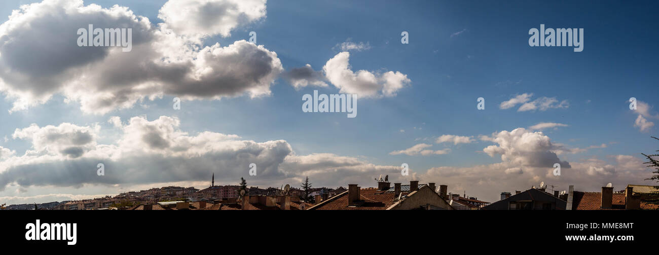 Vue panoramique des paysages et des couchers de soleil colorés nuageux d'Ankara, Turquie Banque D'Images