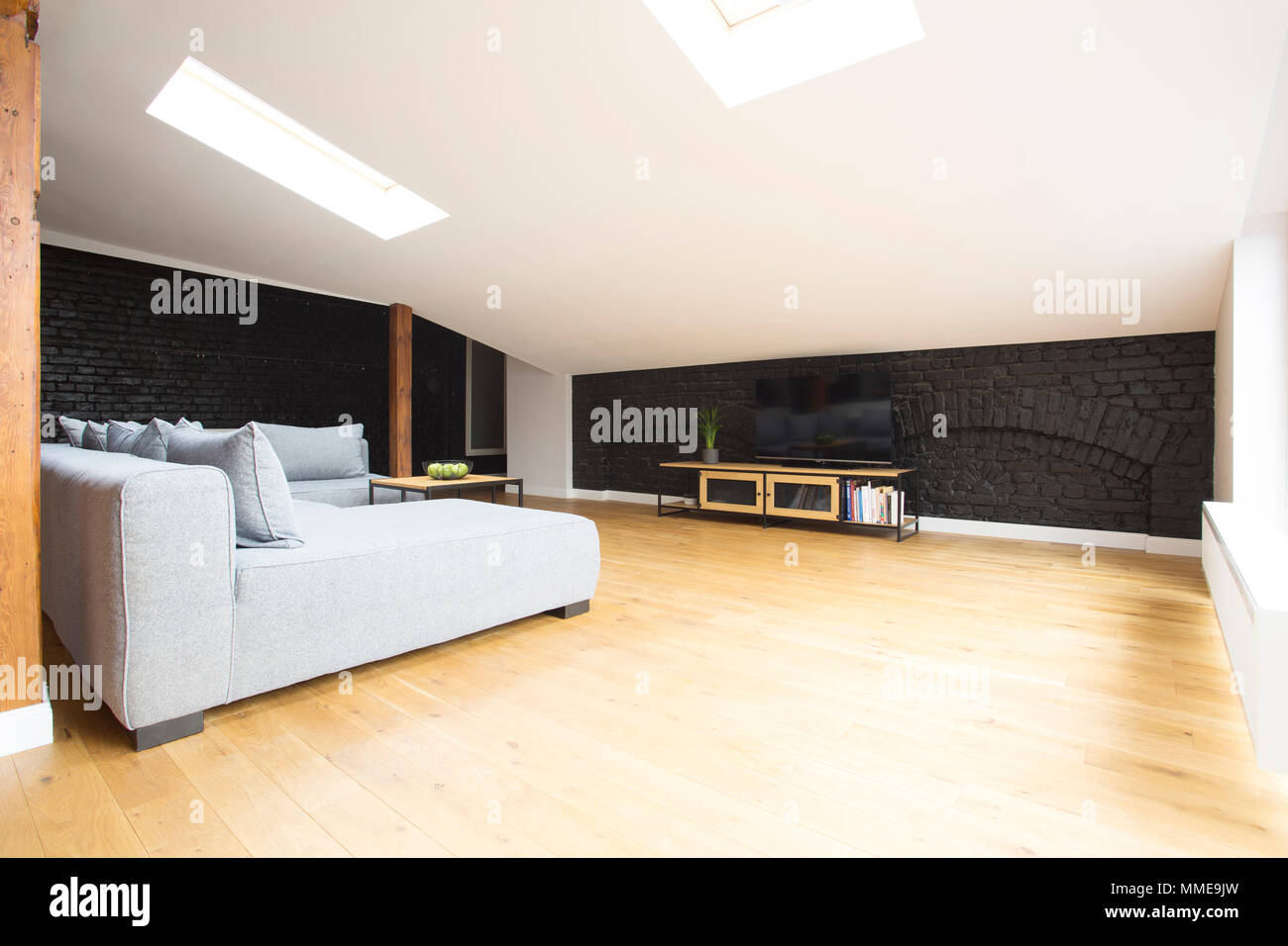 Grand Salon Intérieur Avec Mur De Brique Noir Et Gris