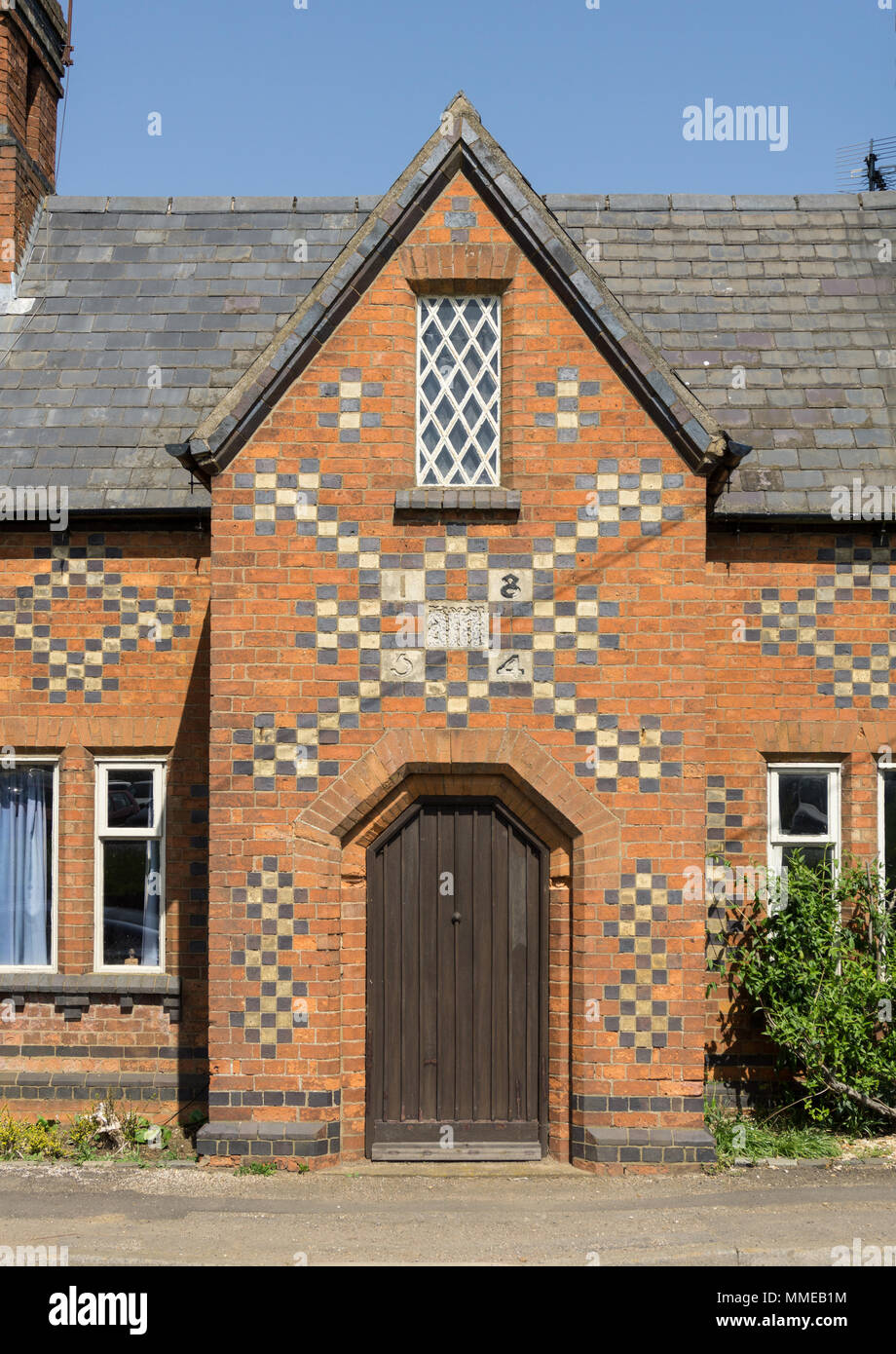 Chambre avec des motifs sur les murs de brique ; Lamport village, Northamptonshire, Angleterre Banque D'Images