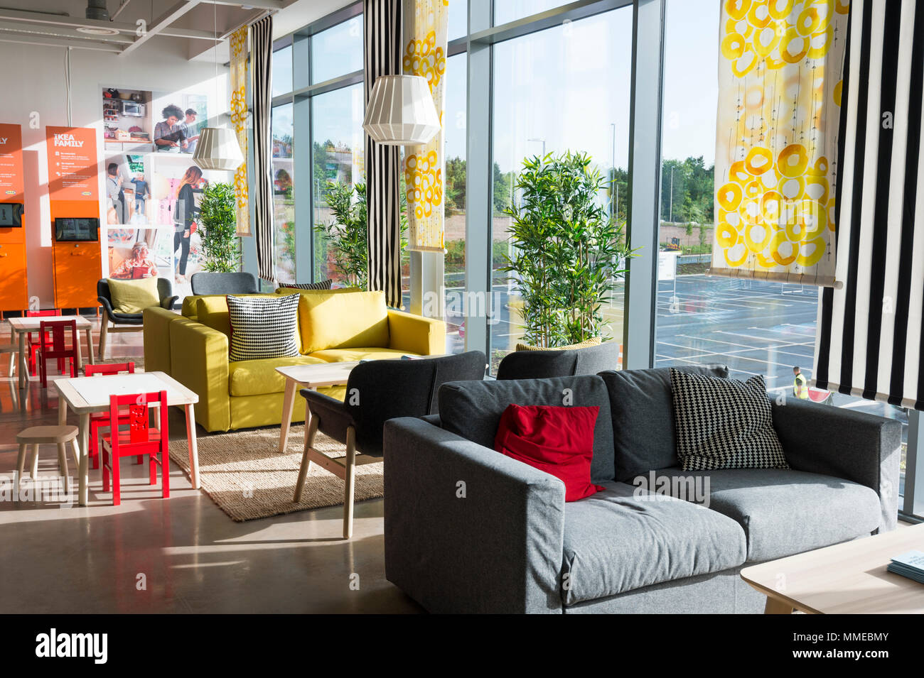 Un salon intérieur dans le 21ème magasin IKEA au Royaume-Uni à Exeter, Devon. Banque D'Images