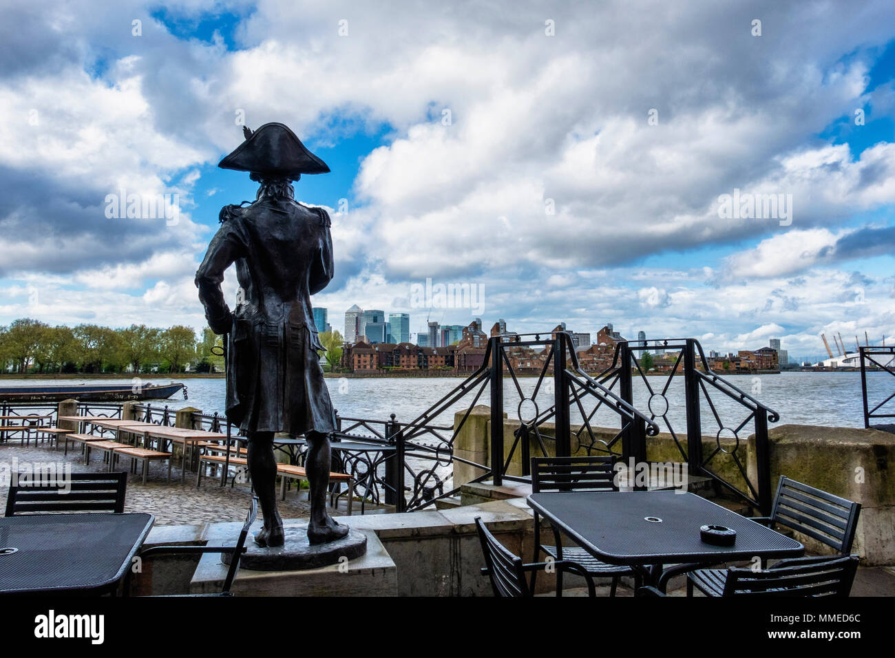 London Greenwich,Sculpture de Lord Nelson à l'extérieur de Trafagar tavern à Canary Wharf au quartier financier sur l'Isle of Dogs Banque D'Images