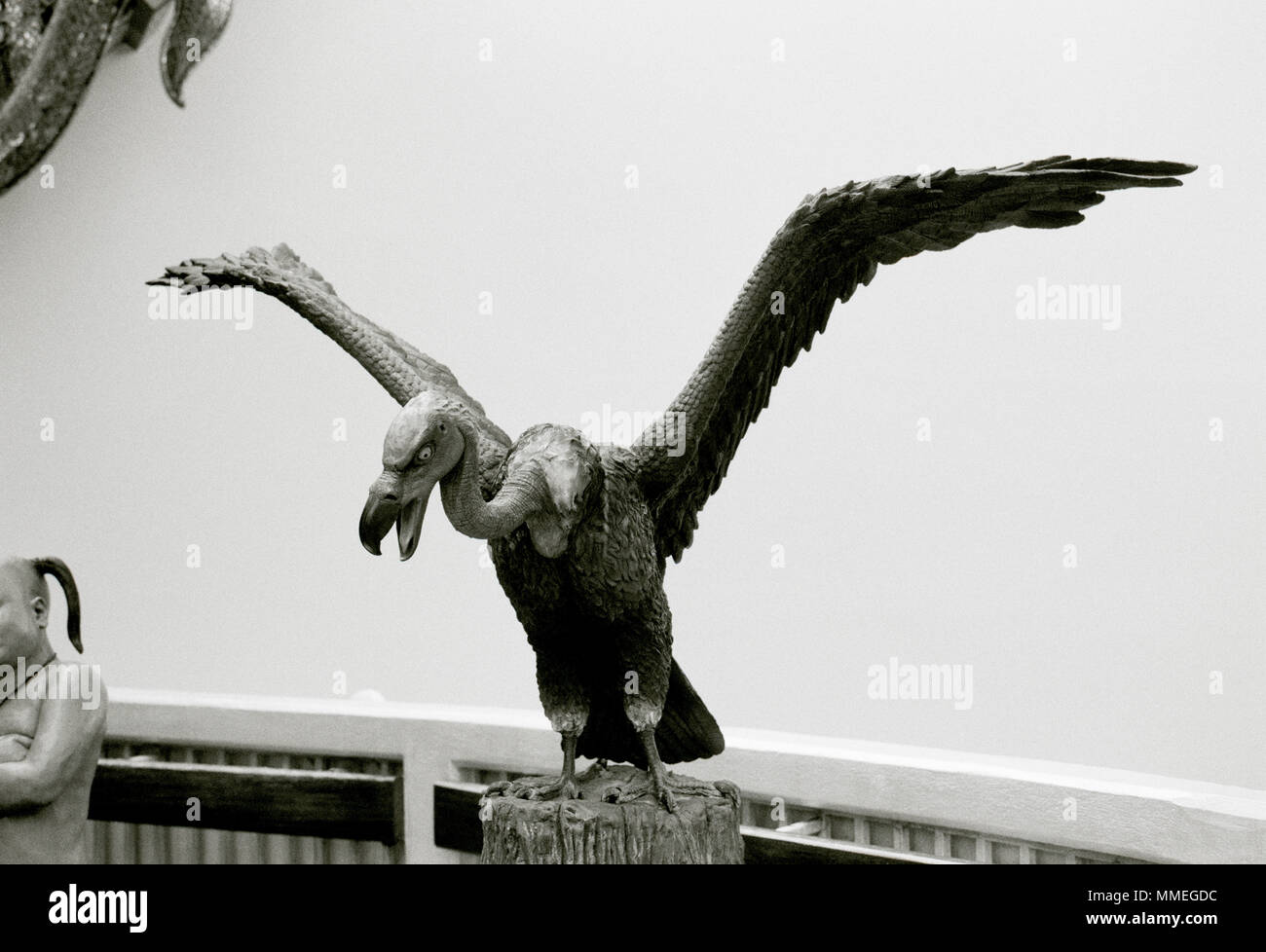 Art vautour dans un sanctuaire bouddhiste au temple Wat Saket Mont d'or à Bangkok en Thaïlande en Asie du Sud-Est Extrême-Orient. Voyage montagne B&W Banque D'Images
