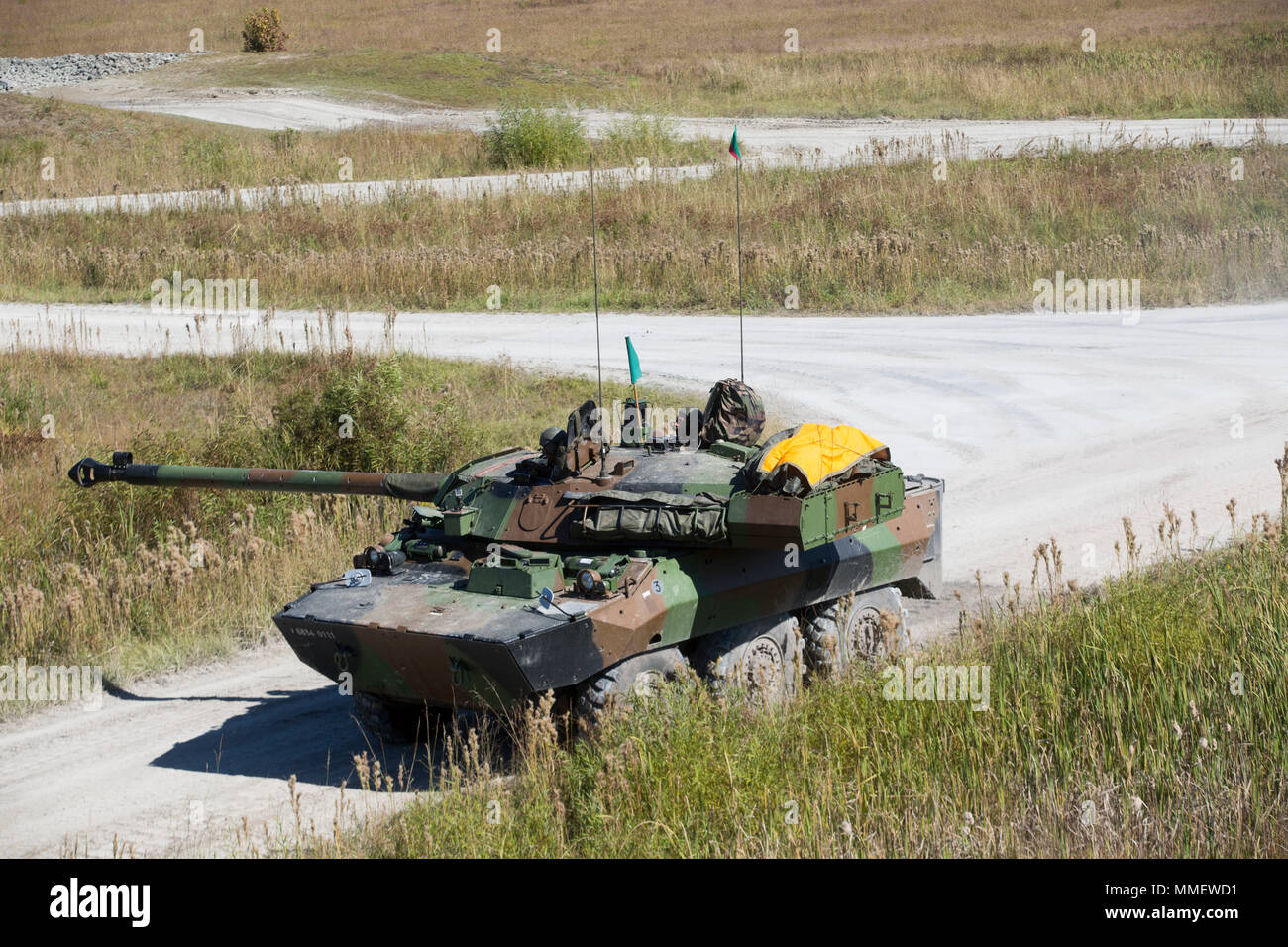 Un AMX-10RC se prépare à descendre le feu au cours d'une gamme bilatérales du réservoir pendant l'exercice Bold Alligator 17 au Camp Lejeune, N.C., 27 octobre, 2017. Bold Alligator est conçu pour mettre en valeur les capacités de l'équipe de Navy-Marine Corps et démontrer notre cohésion avec les pays alliés. Les Marines des États-Unis et Légion étrangère française s'est associé à la réalisation d'une série de bataille de chars des perceuses. Banque D'Images