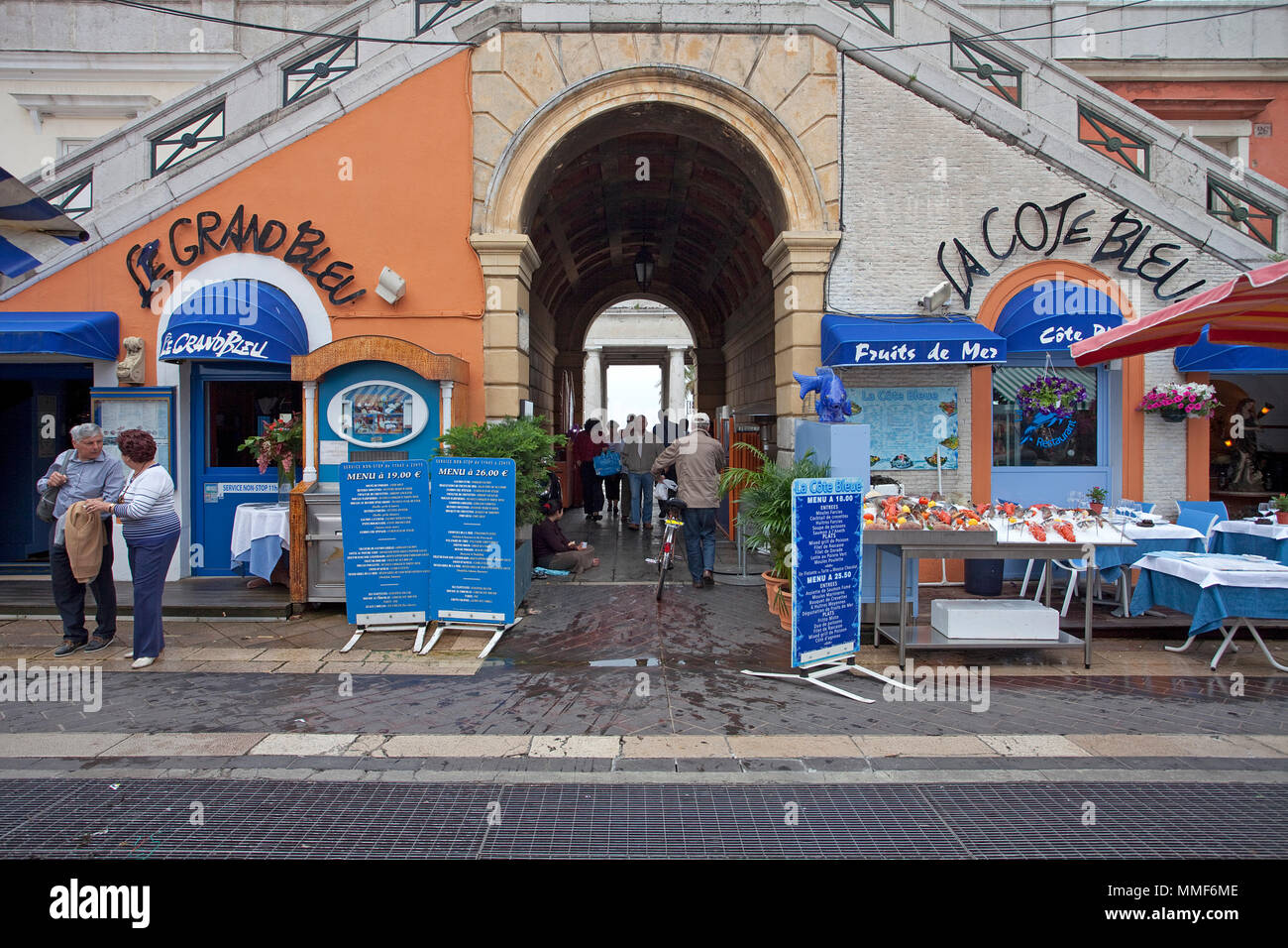 Restaurant de fruits de mer à la place le Cours Saleya, Nice, Côte d'Azur, Alpes-Maritimes, France du Sud, France, Europe Banque D'Images