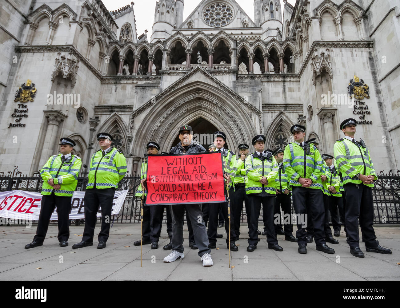 Protestation à l'appui de l'aide juridictionnelle par UK Uncut mouvement campagne. Londres, Royaume-Uni. Banque D'Images
