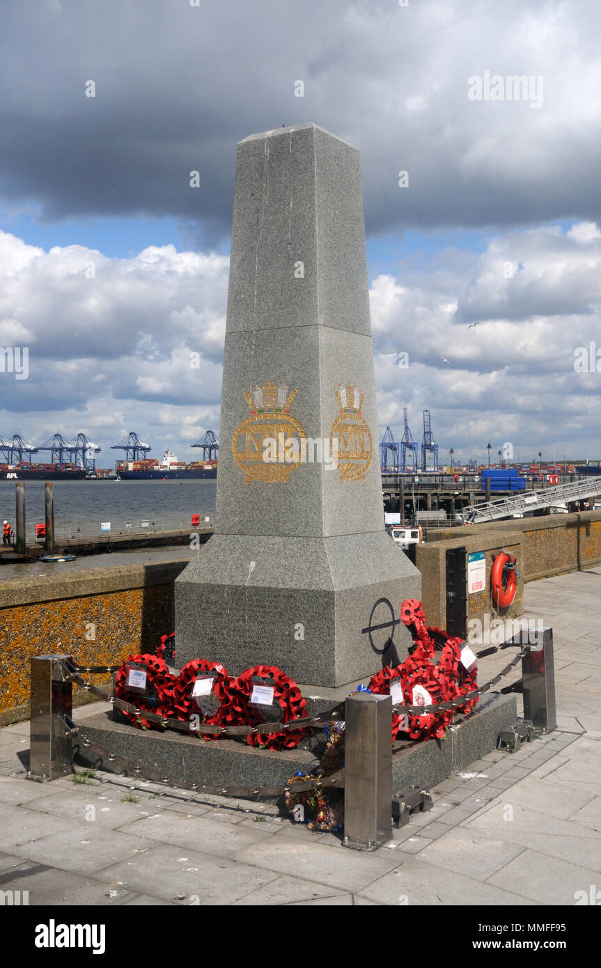 L'Association de la marine marchande et de la direction générale du district d'Harwich's memorial à la mer d'Harwich, Essex, Angleterre Banque D'Images