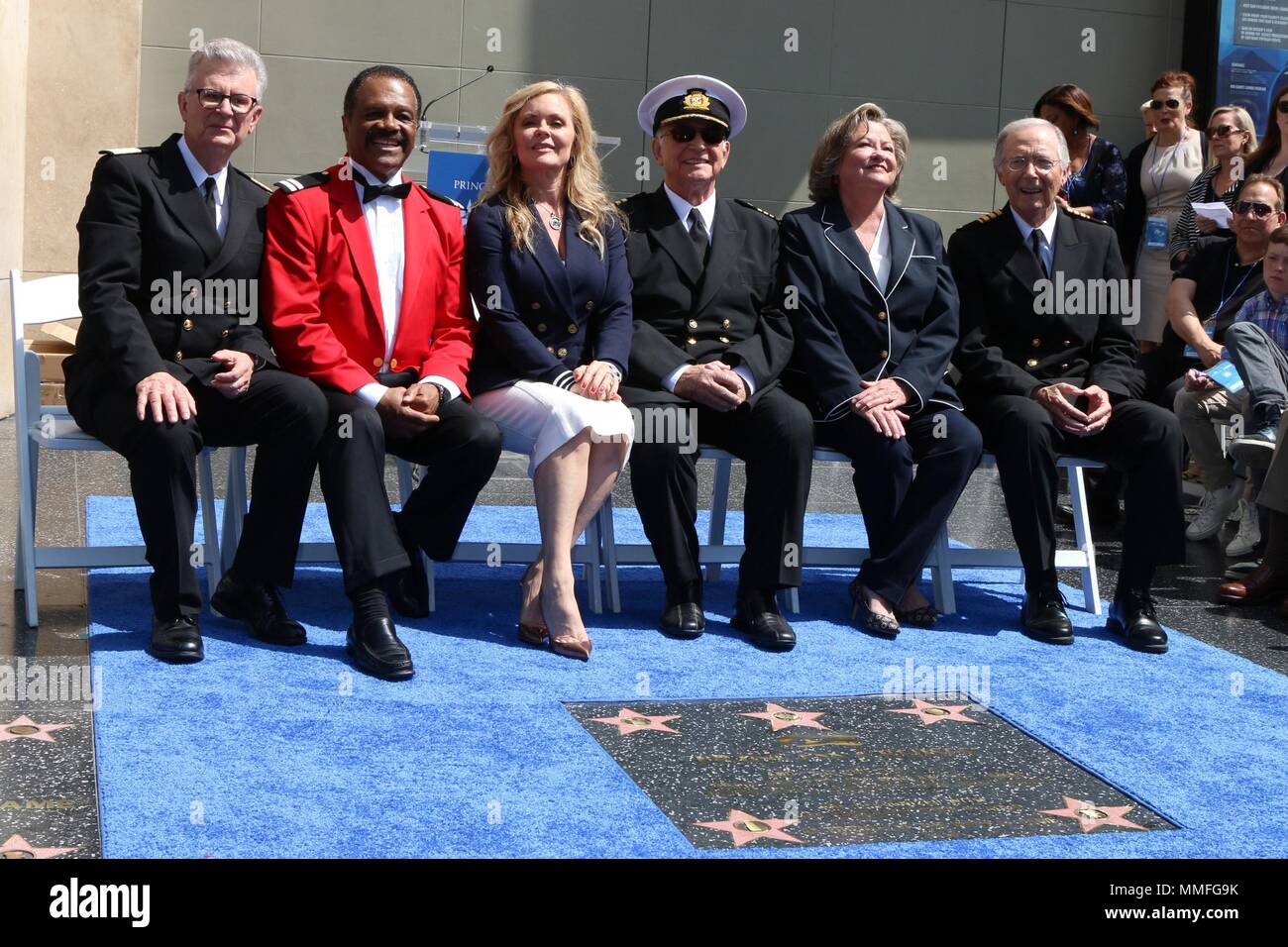 Los Angeles, CA, USA. 10 mai, 2018. LOS ANGELES - le 10 mai : Fred Grandy, Ted Lange, Jill Whelan, Gavin MacLeod, Lauren Tewes, Bernie Kopell au Princess Cruises recevra un Star comme plaque Ami du Hollywood Walk of Fame au Kodak Theater Le 10 mai 2018 à Los Angeles, CA à une apparition publique pour la distribution originale LOVE BOAT Recevoir Hollywood Walk of Fame Star honoraire Plaque, Kodak Theater, Los Angeles, CA, 10 mai 2018. Credit : Priscilla Grant/Everett Collection/Alamy Live News Banque D'Images