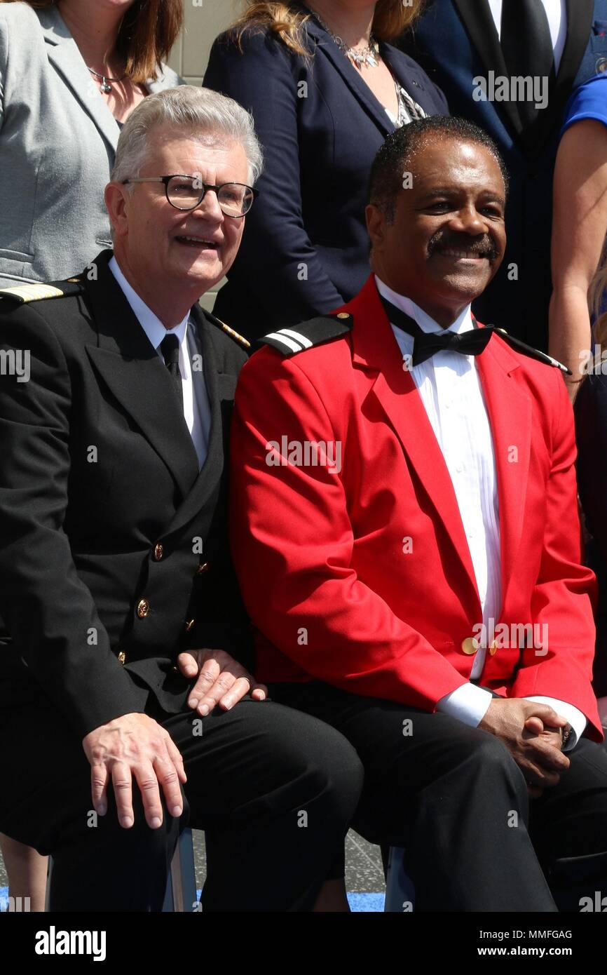 Los Angeles, CA, USA. 10 mai, 2018. LOS ANGELES - le 10 mai : Fred Grandy, Ted Lange au Princess Cruises recevra un Star comme plaque Ami du Hollywood Walk of Fame au Kodak Theater Le 10 mai 2018 à Los Angeles, CA à une apparition publique pour la distribution originale LOVE BOAT Recevoir Hollywood Walk of Fame Star honoraire Plaque, Kodak Theater, Los Angeles, CA, 10 mai 2018. Credit : Priscilla Grant/Everett Collection/Alamy Live News Banque D'Images