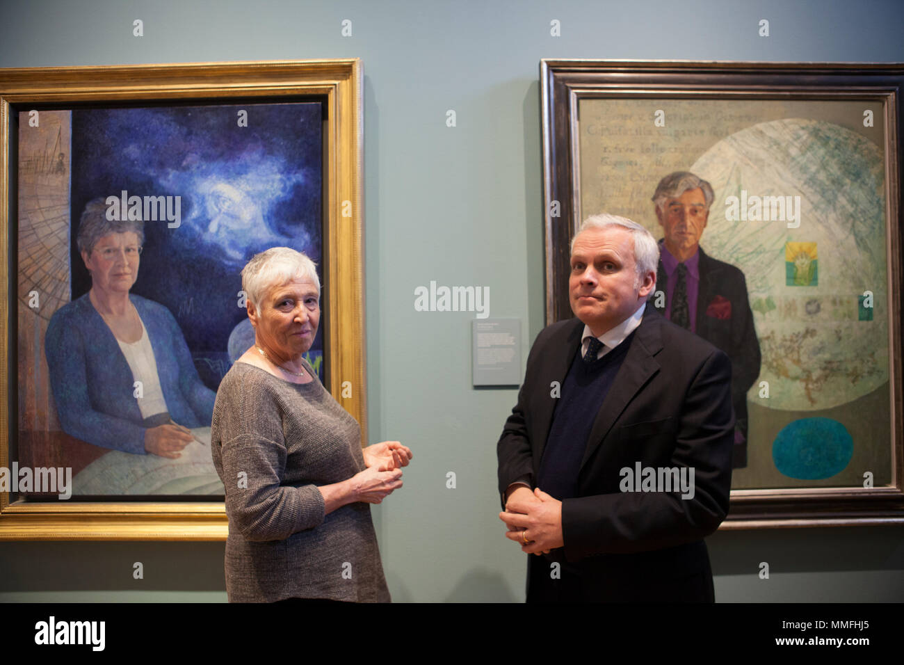 Edimbourg, Ecosse. UK. 11 mai 2018. Appuyez sur Afficher pour Victoria Crowe : au-delà de la ressemblance à la Scottish National Portrait Gallery. Édimbourg. Exécution de l'exposition 12 mai - 18 novembre 2018. Photo : Victoria Crowe et Christopher Baker, directeur du Scottish National Portrait Gallery. Pako Mera/Alamy live News. Banque D'Images