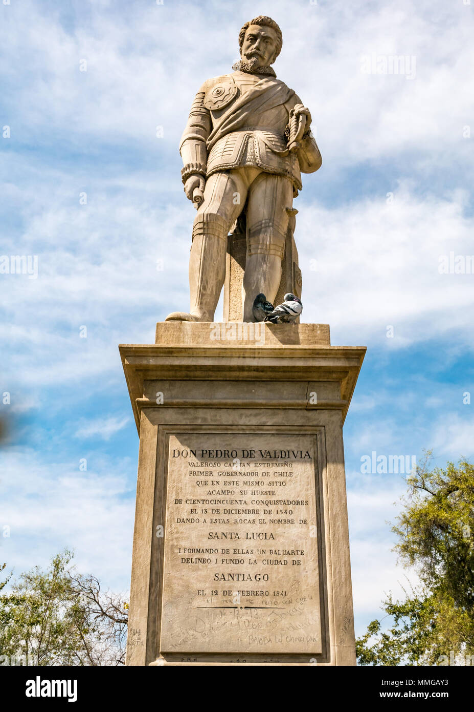 Statue en pierre de Pedro Gutiérrez de Valdivia, conquistador espagnol et premier gouverneur royal du Chili, Santiago, jardins Santa Lucia Banque D'Images