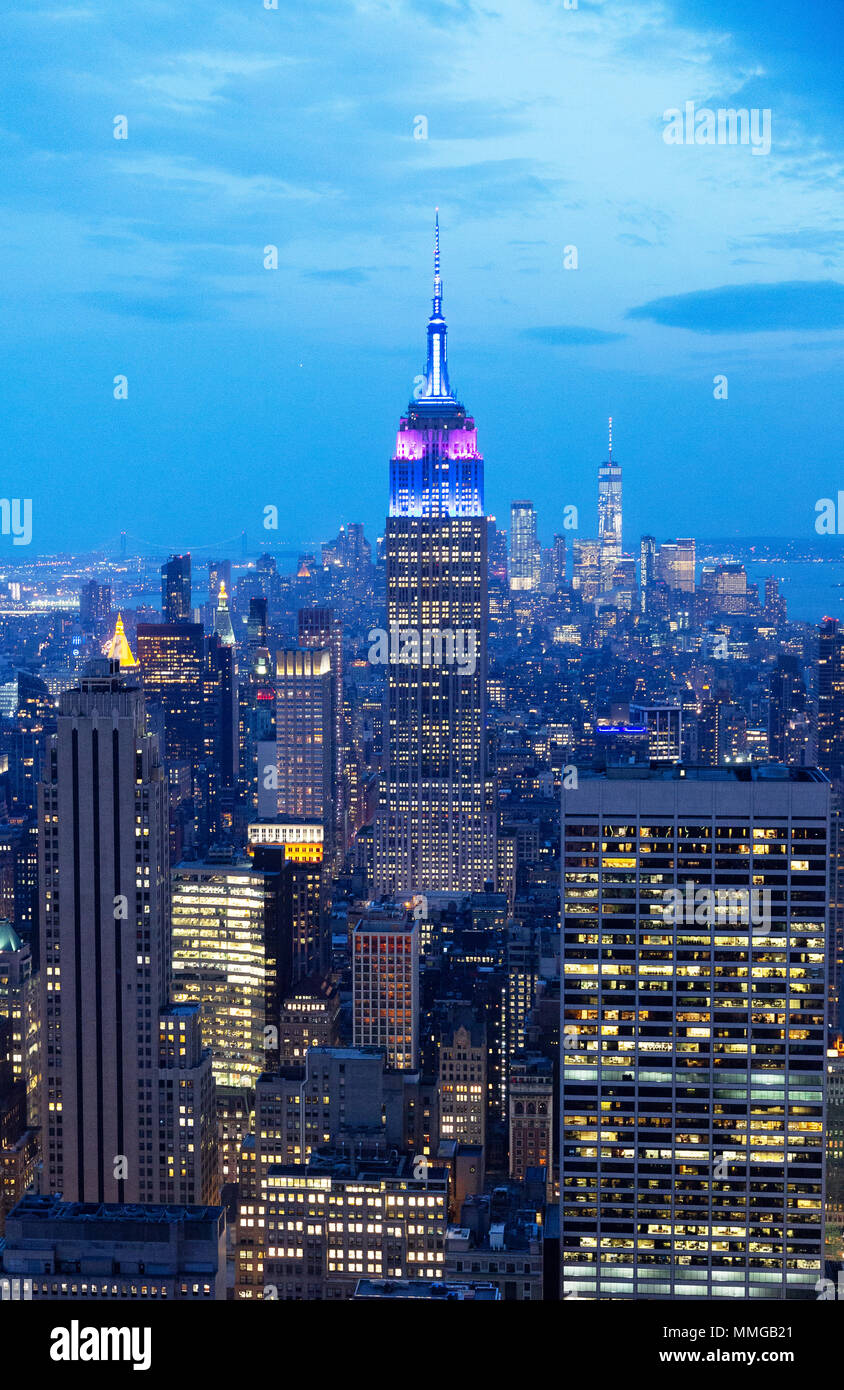 Empire State Building et New York skyline at Dusk, vu du haut de la