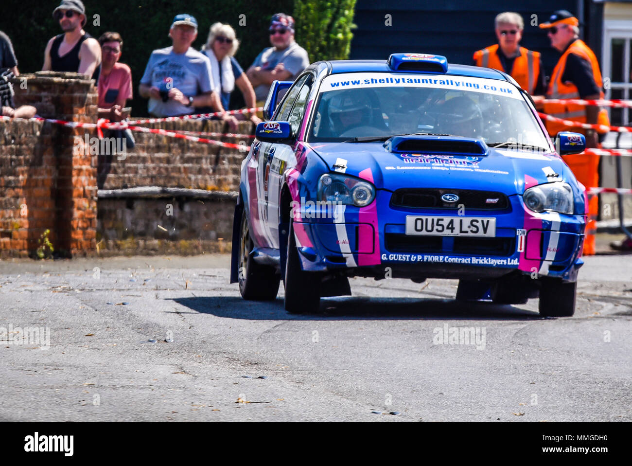 Shelly narguer Julie Murphy pilote de course pilote de la Subaru Impreza dans le chemin public fermé Corbeau sièges de voiture Rally Tendring et Clacton, Essex, UK Banque D'Images