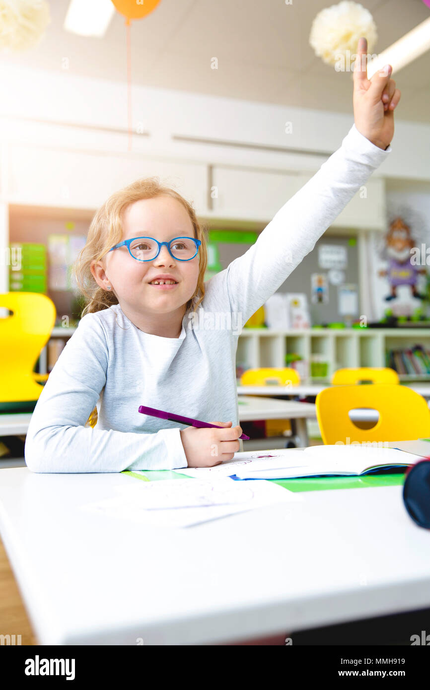 A L Ecole Bonne Eleve En Classe De Photo Stock Alamy