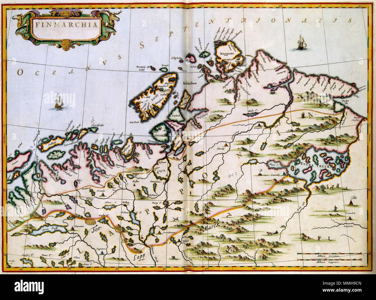 . Nederlands : Toen Joan Blaeu (1598-1673) en 1662 cette kaart van de Finmark (Noorwegen) publiceerde behoorde, tot het gebied Denemarken. Dans tegenstelling tot veel van zijn collegas die zich voor hun kaarten moesten bedienen van kaartmateriaal beschikte verouderd, Blaeu sur ziir betrouwbare kaarten. Blaeu avait de part weten te leggen op de resultaten van een recente topografische nom op het Rijk van waartoe Deense koning Christian IV en 1631 avait gegeven opdracht. Blaeu brique die gegevens onder meer voor de uitgave van deze kaart. Anglais : Quand Joan Blaeu (1598-1673) a publié cette carte de Finm Banque D'Images