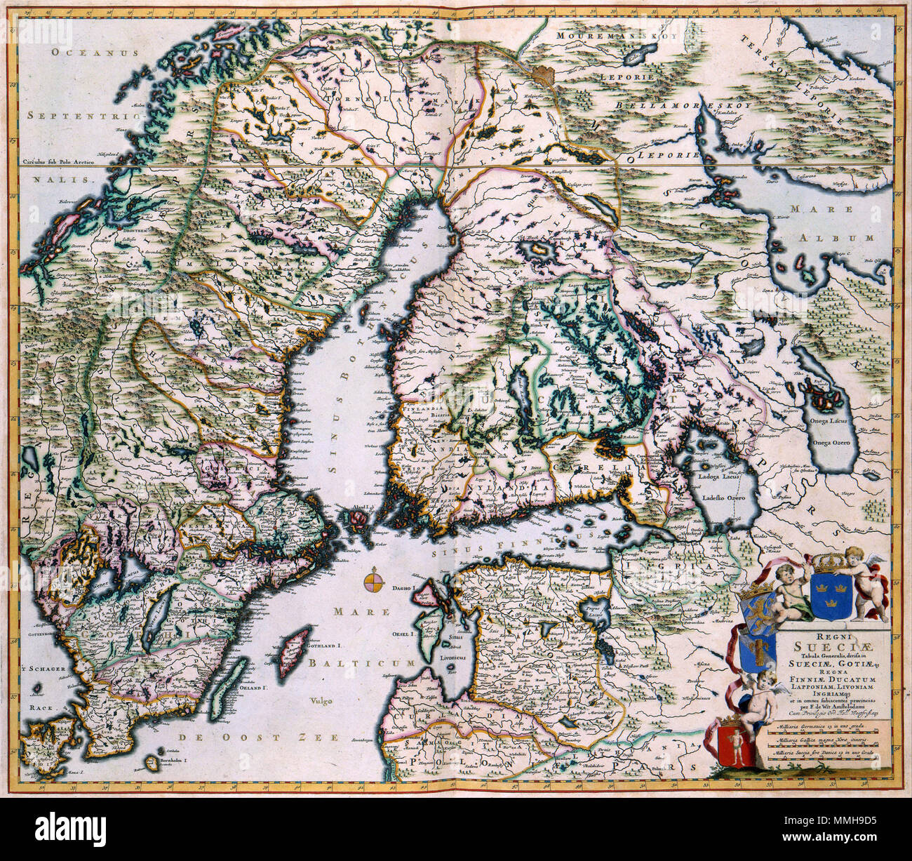 . Nederlands : Deze kaart van het Koninkrijk Zweden rencontré Finlande en Laponie werd uitgegeven door Frederik de Wit (1630-1706). De Wit zijn ontleende kaart gegrond aan het werk van zijn collega Joan Blaeu (1598-1673) meurent dans l'Atlas Maior van een zeer 1662 Skandinavië nauwkeurige kaarten van avait gepubliceerd. Blaeu op zijn haal beurt gebruik van kaarten van de Zweedse wetenschapper Anders Bureus (1571-1661), die in Zweden aan het hoofd stond van een topografische dienst. Anglais : cette carte du royaume de Suède en Finlande et Laponie a été publié par Frederik de Wit (1630-1706). De Wi Banque D'Images