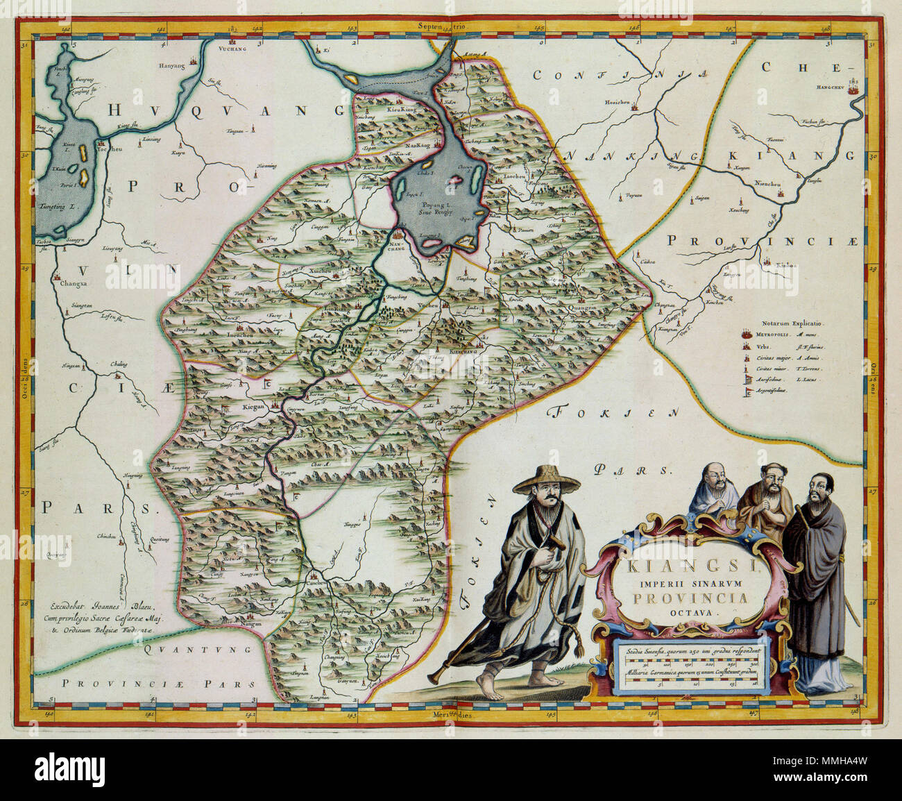 . Nederlands : Deze kaart van de provincie chinois Jiangxi behoort tot een atlas van Chine samengesteld door de Italiaanse missionaris Martino Martini (1614-1661). Haal Martini en 1653 op zijn terugreis naar een tussenstop de Rome à Amsterdam, waar hij zijn verkocht atlas aan de uitgever Joan Blaeu (1598-1673). Vanaf 1655 bracht Blaeu atlas Atlas Sinensis deze als dans diverses Talen op de markt. Atlas de werd integraal opgenomen zijn ook dans Atlas Maior uit 1662. Anglais : le plan de la province chinoise Jiangxi faisait partie d'un atlas de la Chine, composé par le missionnaire italien Martino Martini Banque D'Images