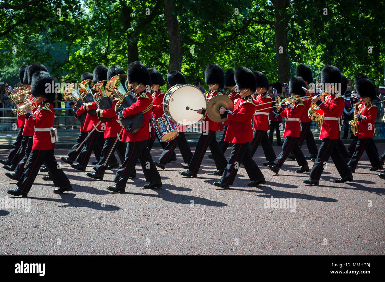 Londres - 17 juin 2017 : parades de militaires en formation sur le Mall dans un Royal Parade la couleur cérémonie en l'honneur de l'anniversaire de la Reine Banque D'Images