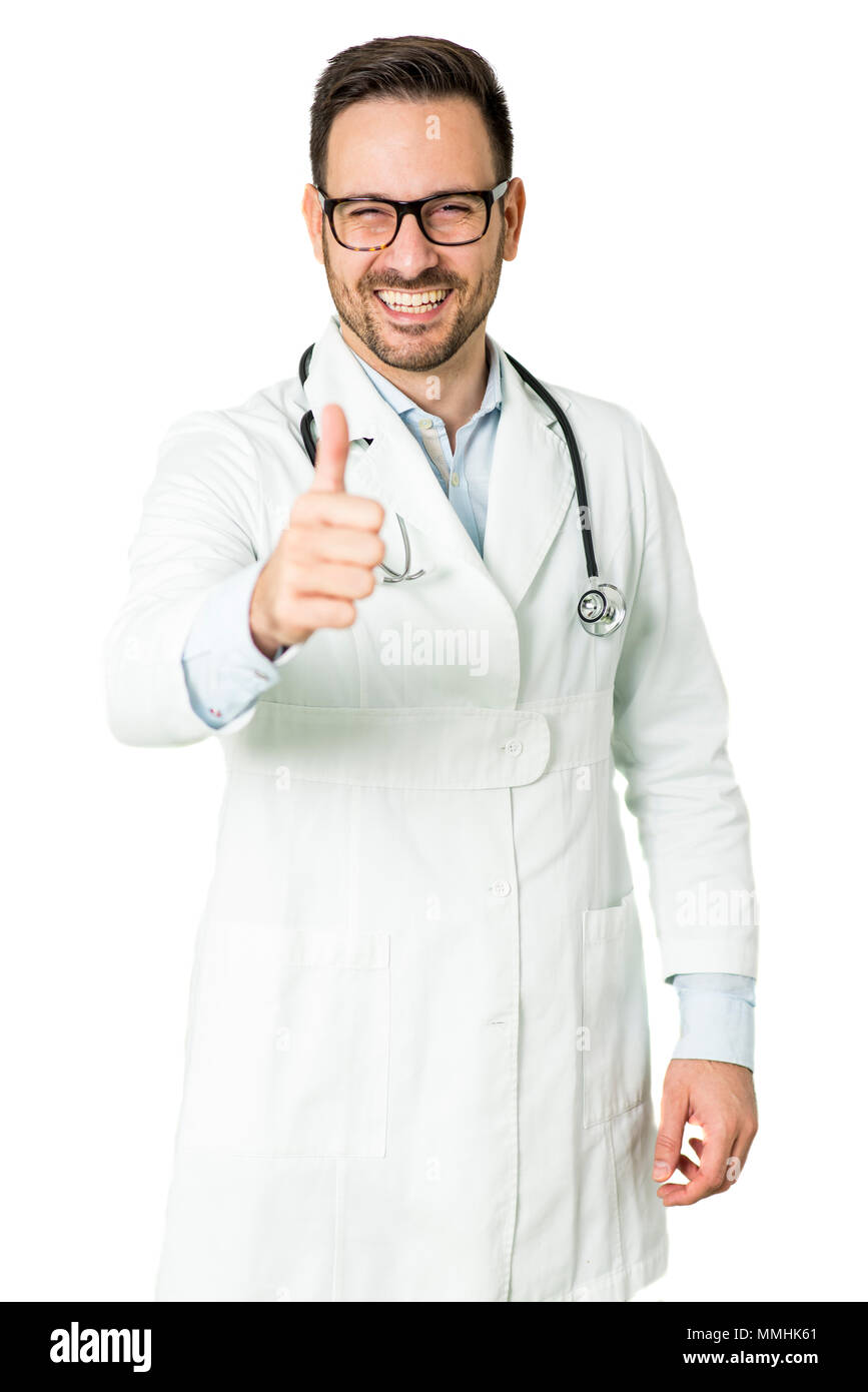 Portrait of smiling doctor with thumb up isolé sur le livre blanc Banque D'Images