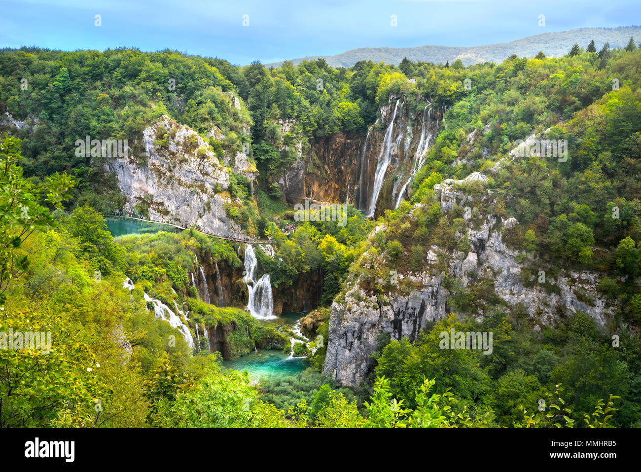 Paysage avec de belles cascades dans le Parc National de Plitvice. La Croatie Banque D'Images