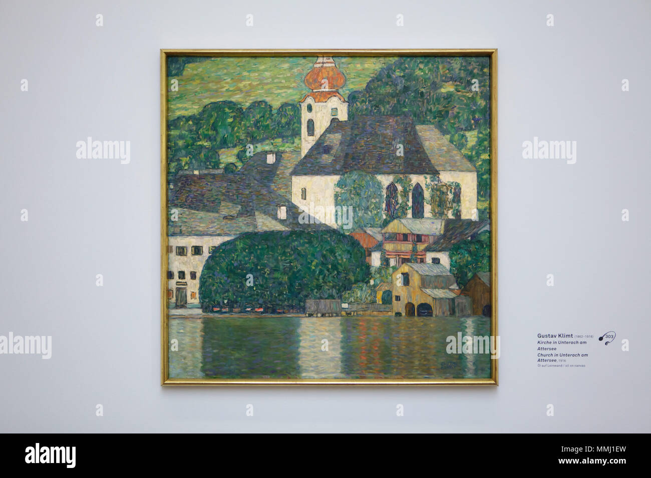 Peinture 'Eglise à Unterach am Attersee' par le peintre symboliste autrichien Gustav Klimt (1916) exposé à l'exposition 'WOW!La collection Heidi Horten' au musée Leopold de Vienne, Autriche.L'exposition présentant les chefs-d'œuvre de l'une des collections privées européennes les plus impressionnantes se déroule jusqu'au 29 juillet 2018. Banque D'Images