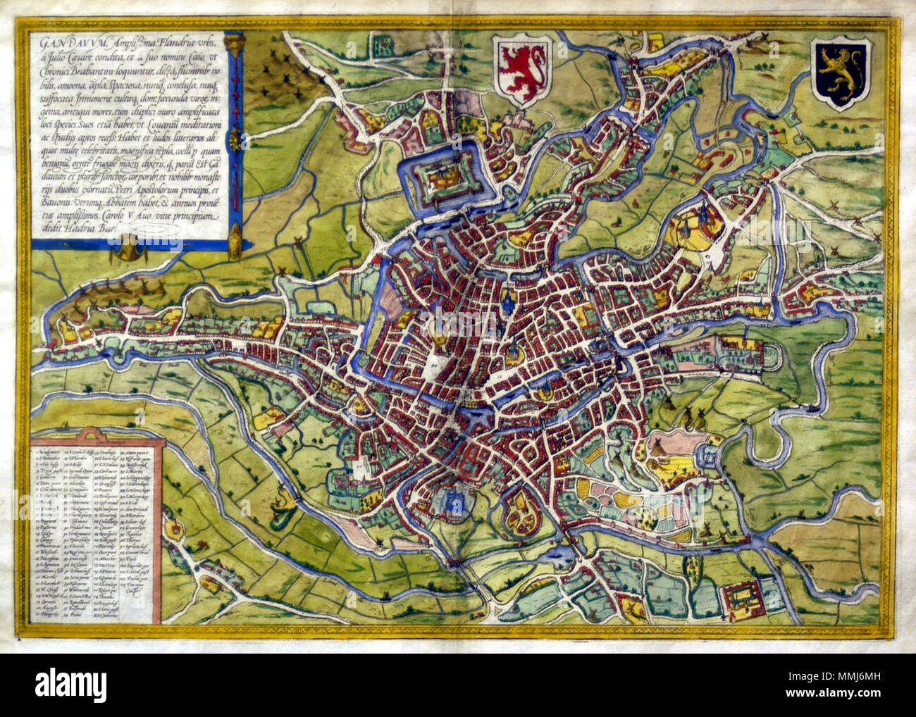 . Anglais : Titre : Gandauum Amplissima Flandriae Urbs, ... Auteur : G.Braun & Hogenberg.PlaceAndYear : Cologne 1572 Description : Gand flamande est montré ici à partir du nord-ouest et d'une grande hauteur - les villes les principaux bâtiments et les moulins sont minutieusement placés entre les rivières. En Amérique un cartouche en haut à gauche décrit comme la plus célèbre de Gand en Flandre, ville fondée par Jules César et appelé Gaius après son prénom. Dimensions : 475 x 330 mm Couleur : Couleur cuivre technique : . 1572. Braun & Hogenberg Gand, Belgique, Braun & Hogenberg, 1572 ; Banque D'Images